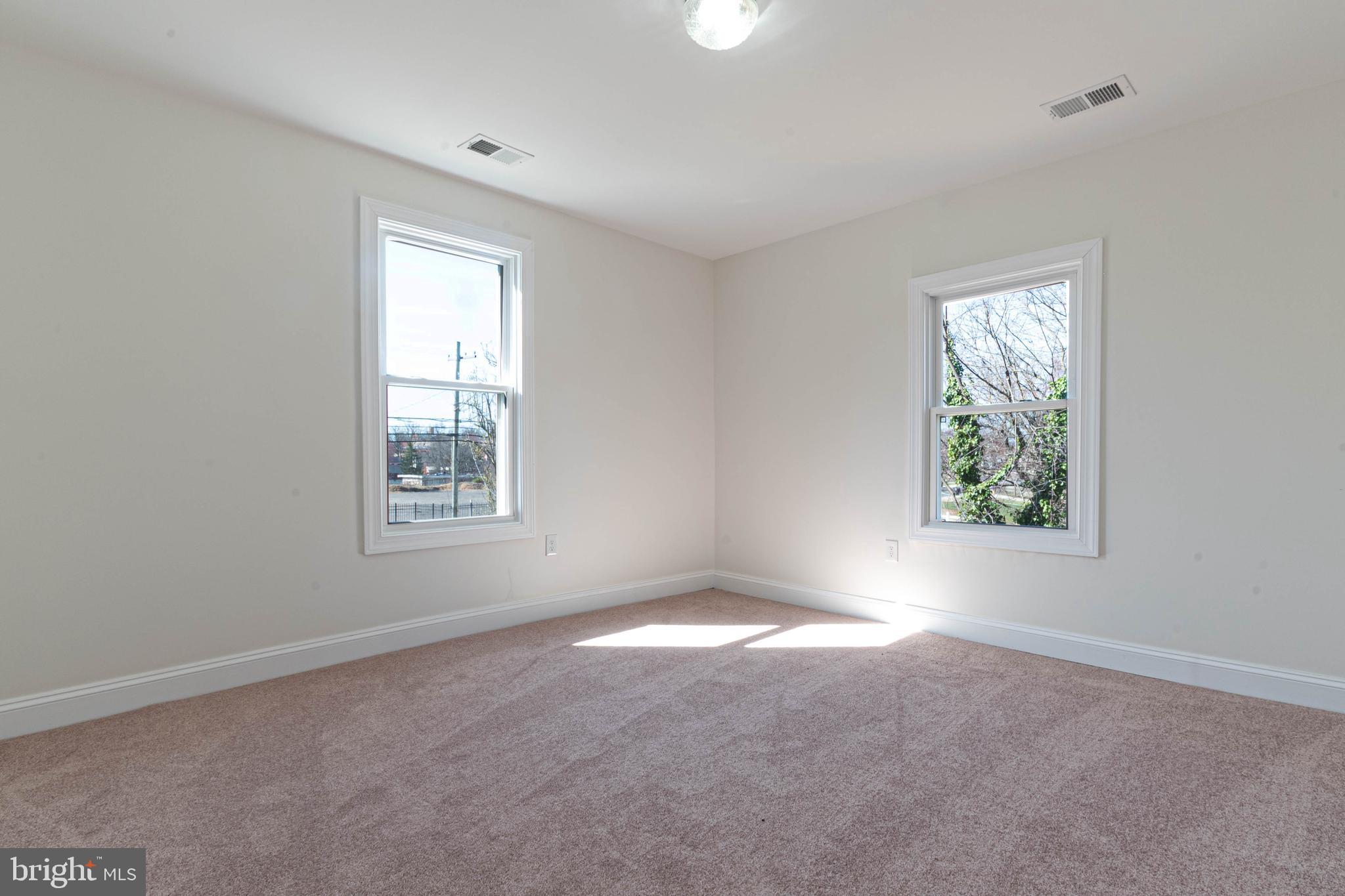 HYATTSVILLE - Residential