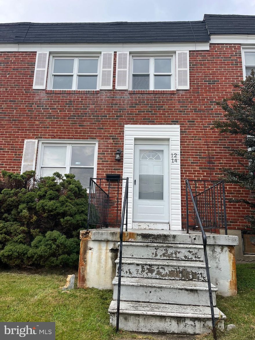 THREE BEDROOM, ONE AND A HALF BATH TOWNHOME WITH LOTS OF POTENTIAL FOR YOUR NEXT PROJECT! HOME IS BEING SOLD AS IS! YOU DON'T WANT TO MISS THIS DEAL! SCHEDULE YOUR APPOINTMENT TODAY!!