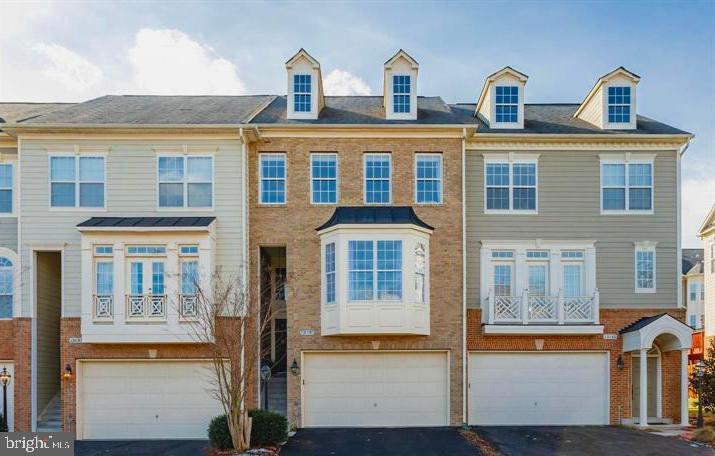 LANSDOWNE ON THE POTOMAC - Residential