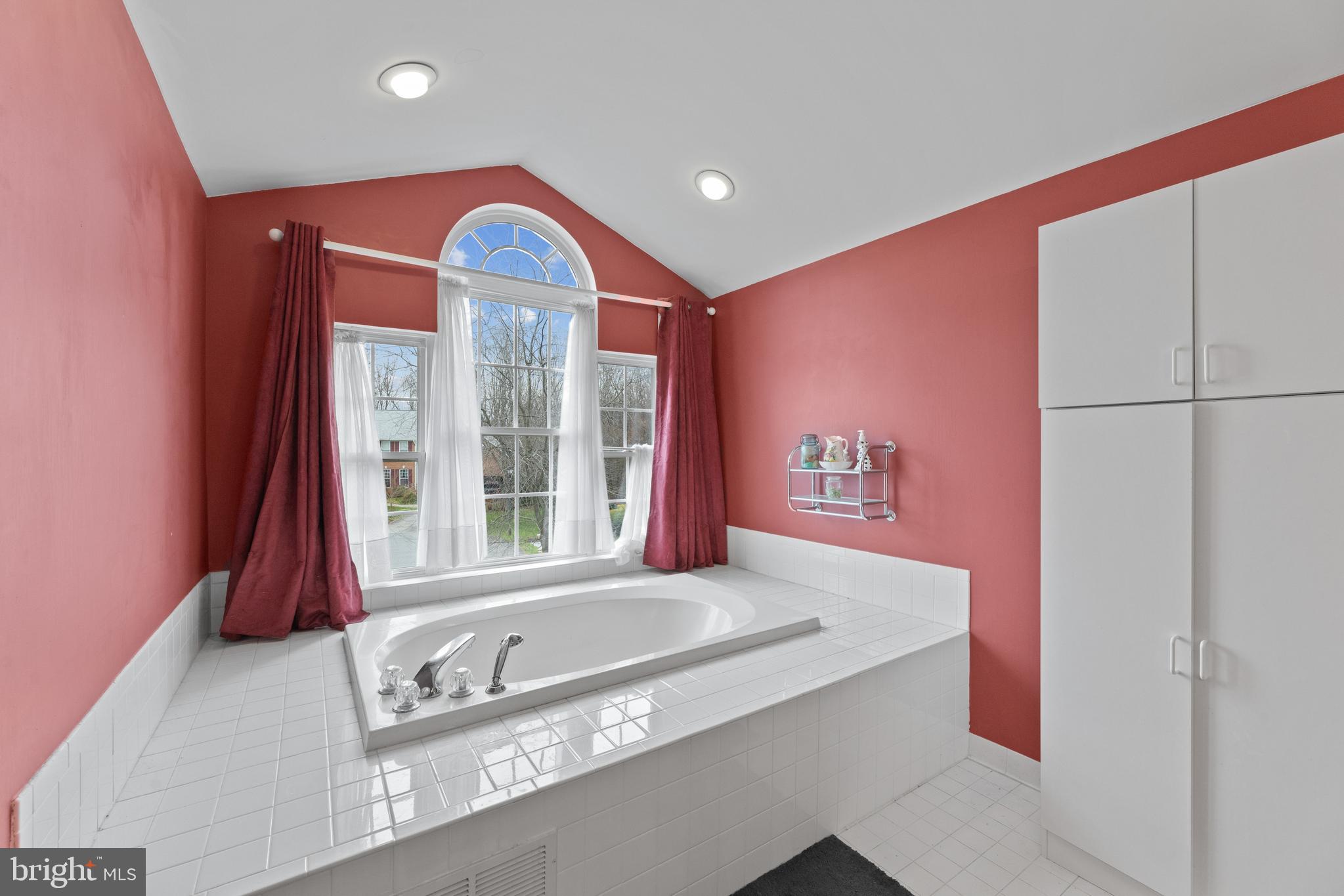 LOCH HAVEN MANOR - Residential