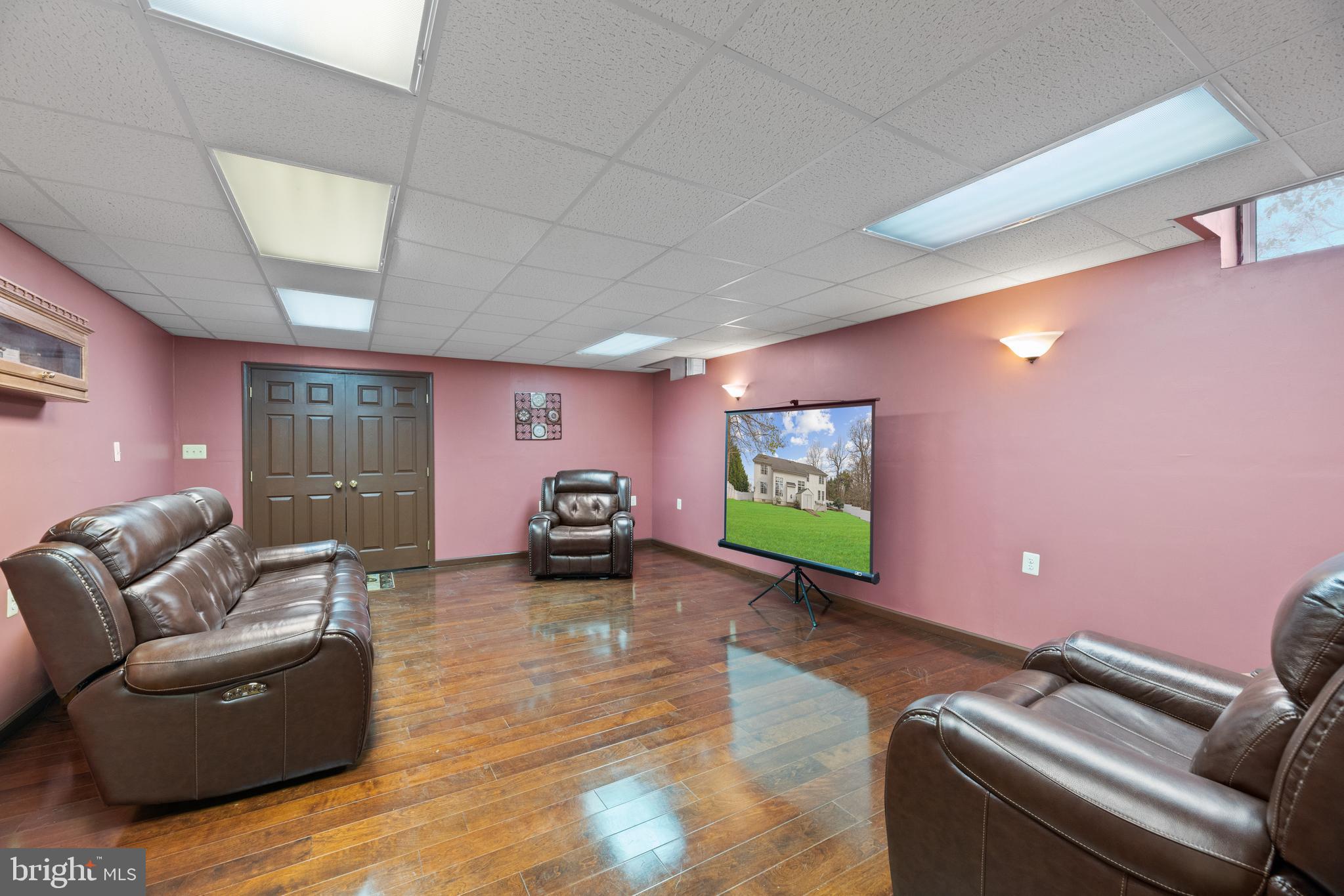 LOCH HAVEN MANOR - Residential