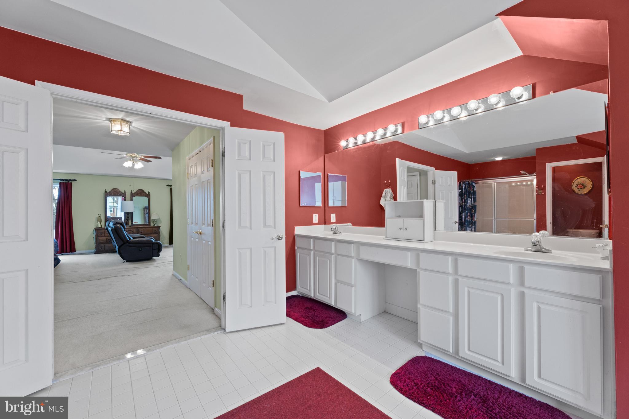 LOCH HAVEN MANOR - Residential