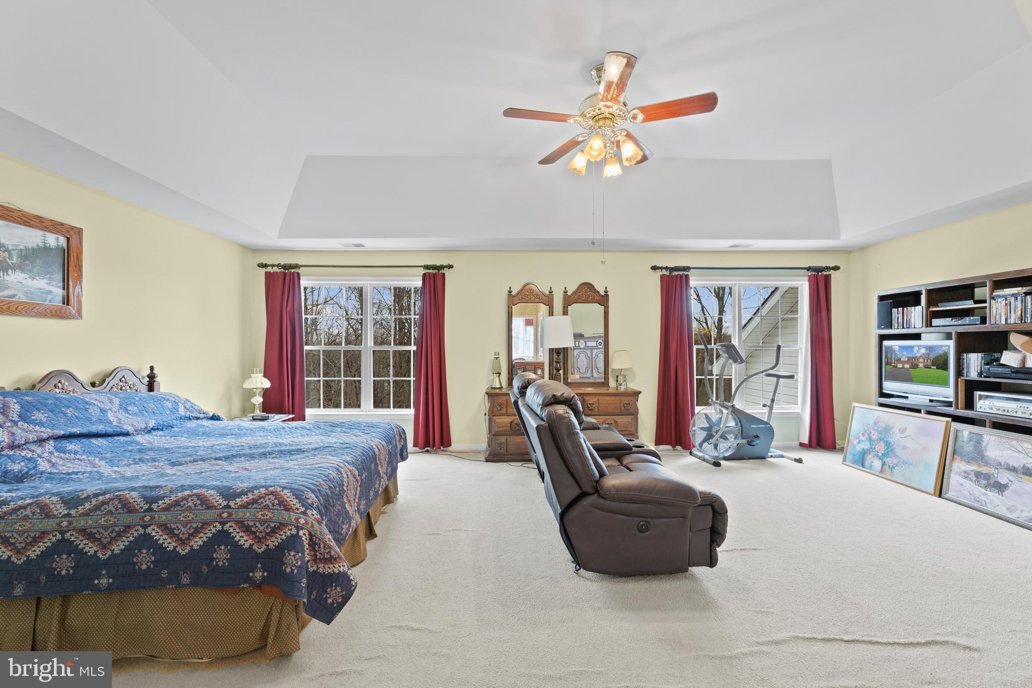 LOCH HAVEN MANOR - Residential