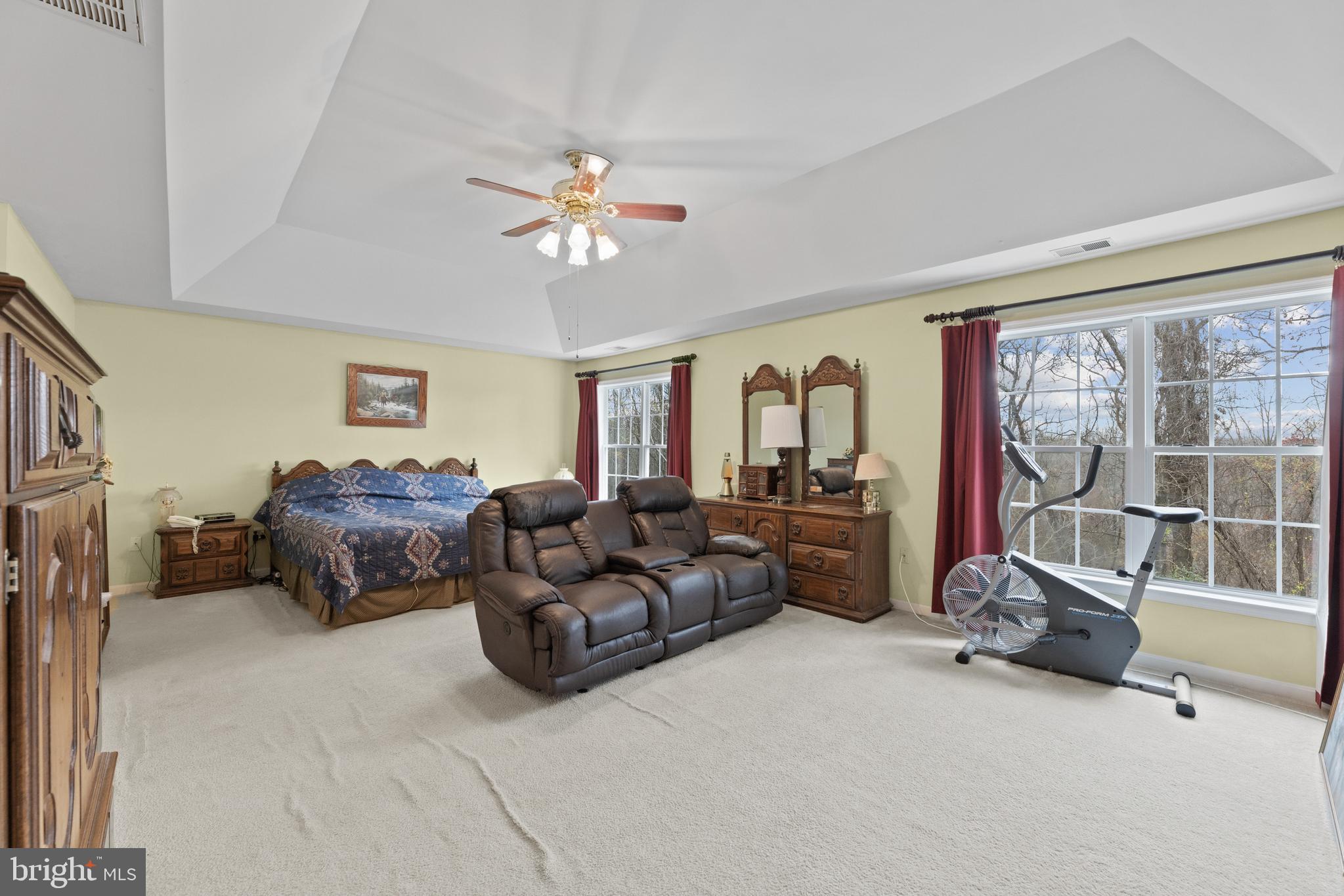 LOCH HAVEN MANOR - Residential