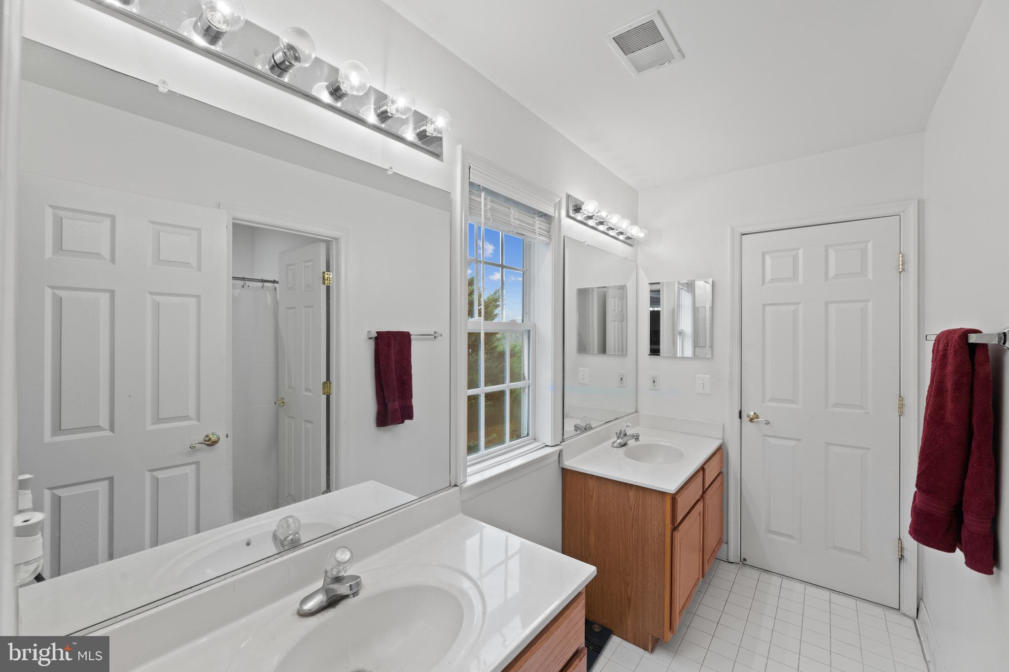 LOCH HAVEN MANOR - Residential