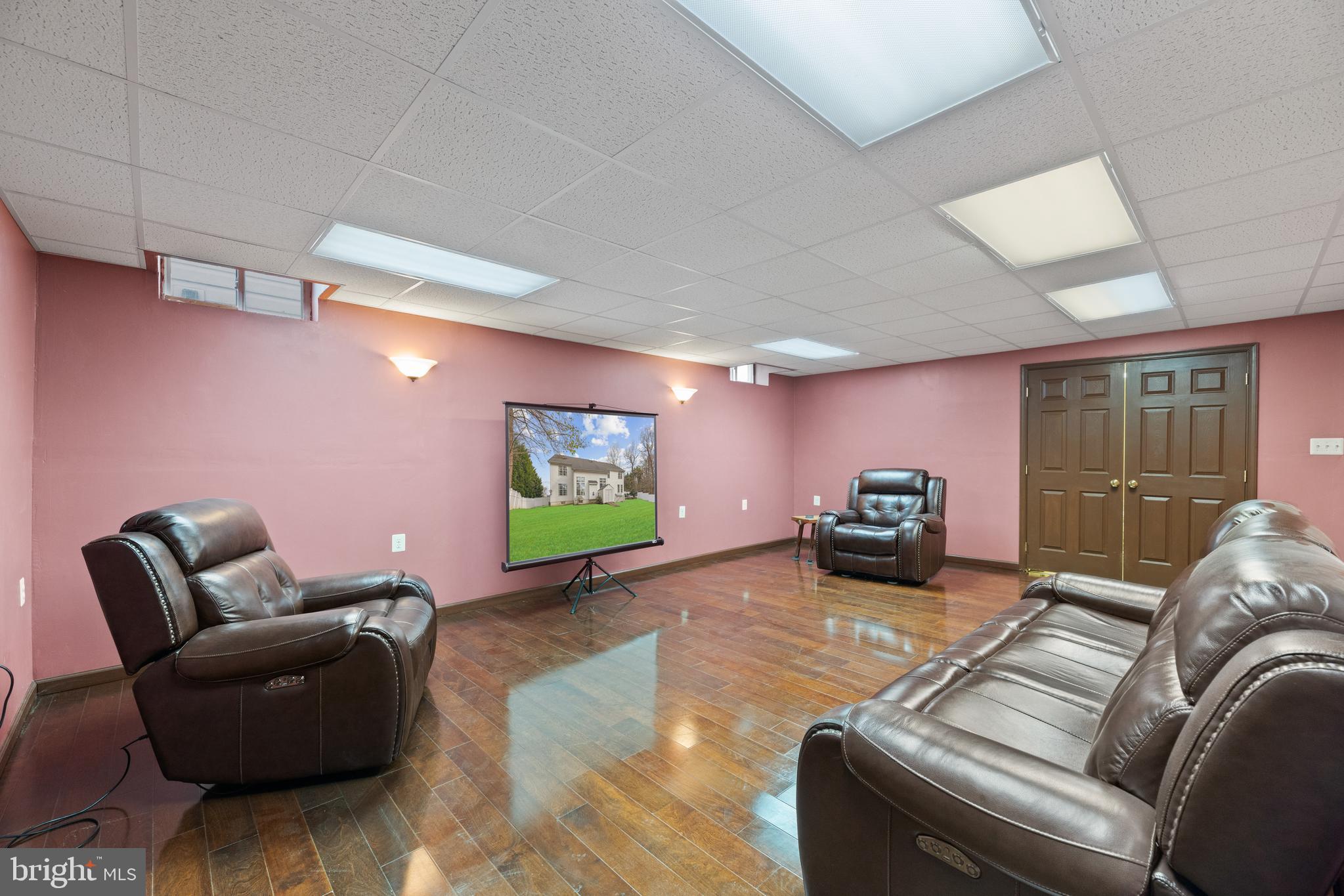 LOCH HAVEN MANOR - Residential