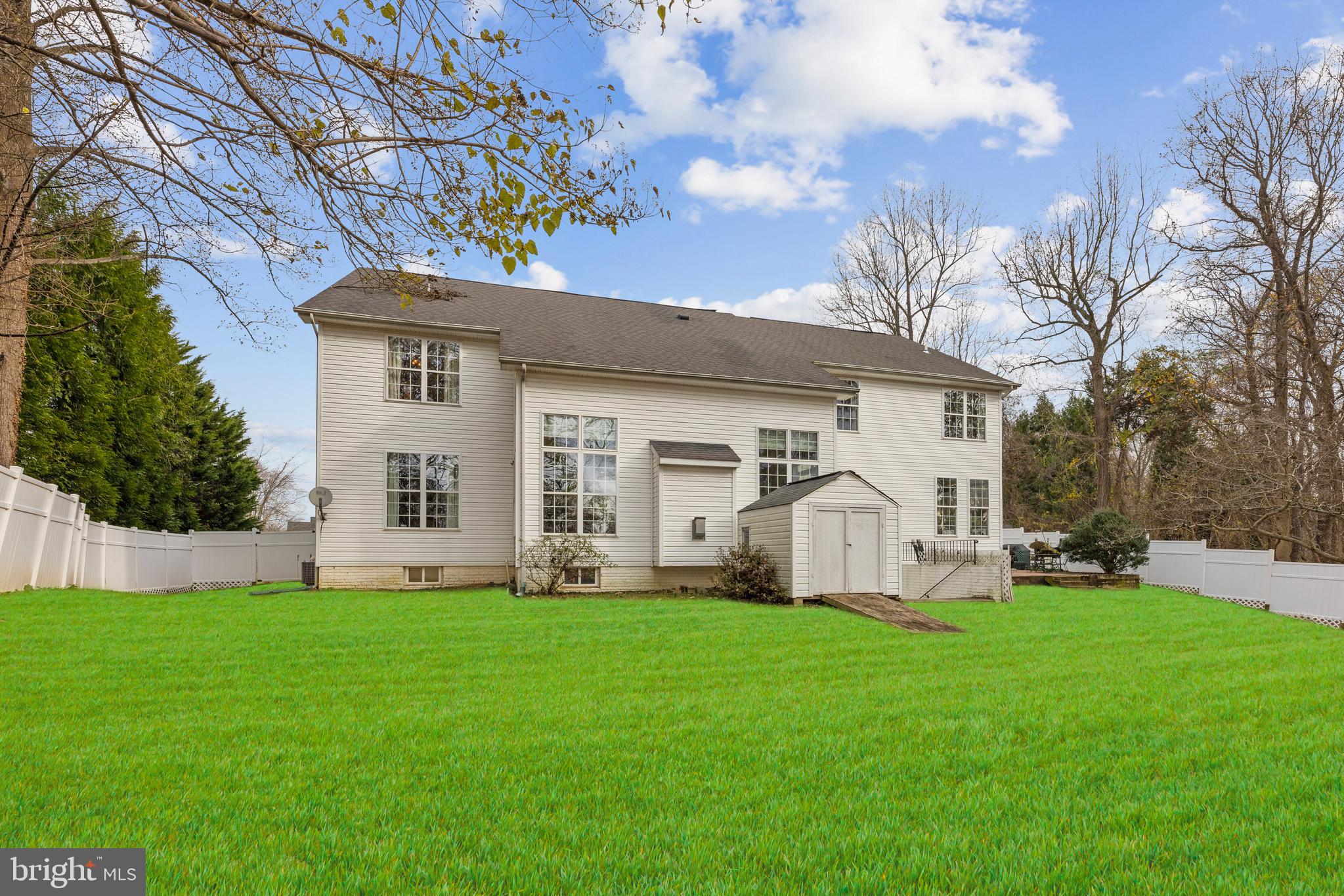 LOCH HAVEN MANOR - Residential