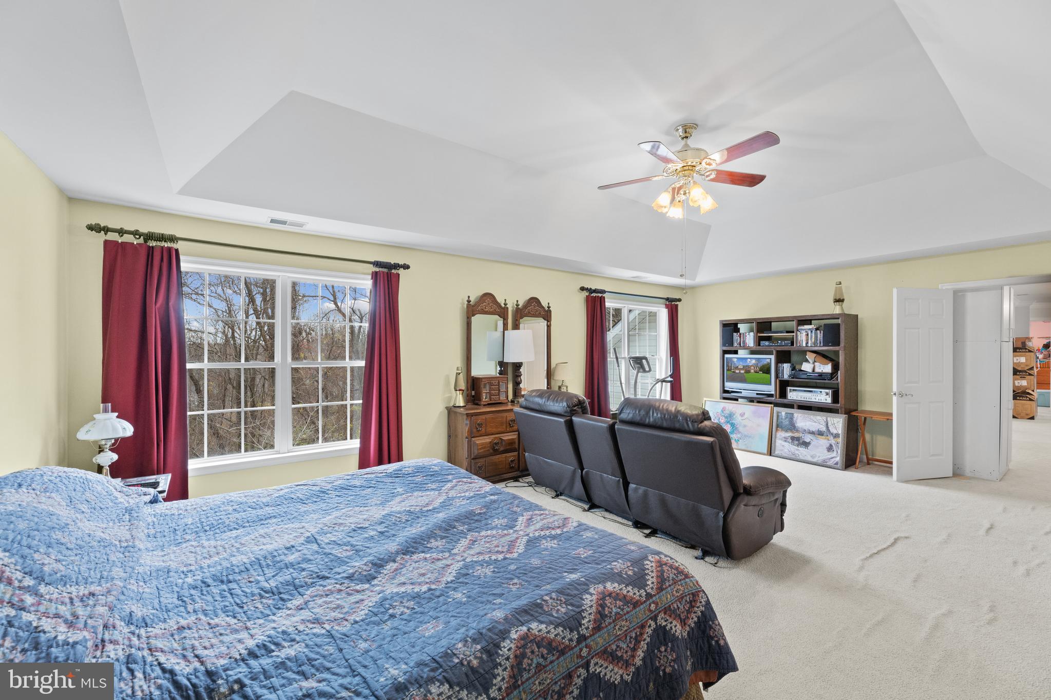 LOCH HAVEN MANOR - Residential