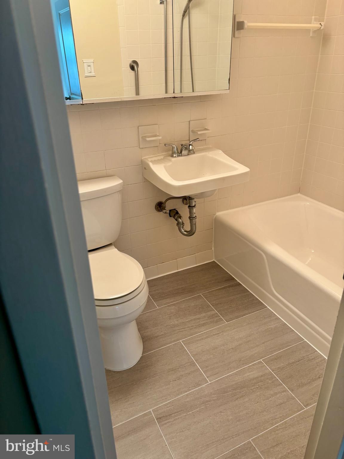 HAMLET HOUSE - Residential Lease