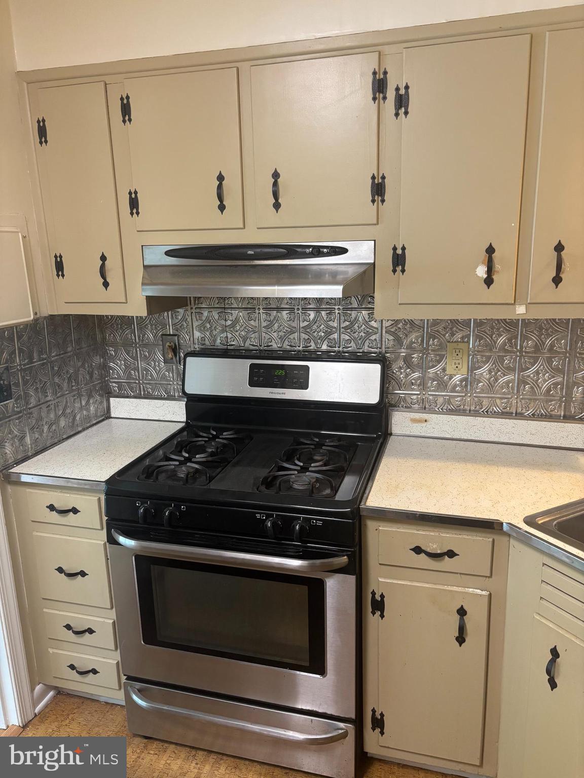 HAMLET HOUSE - Residential Lease