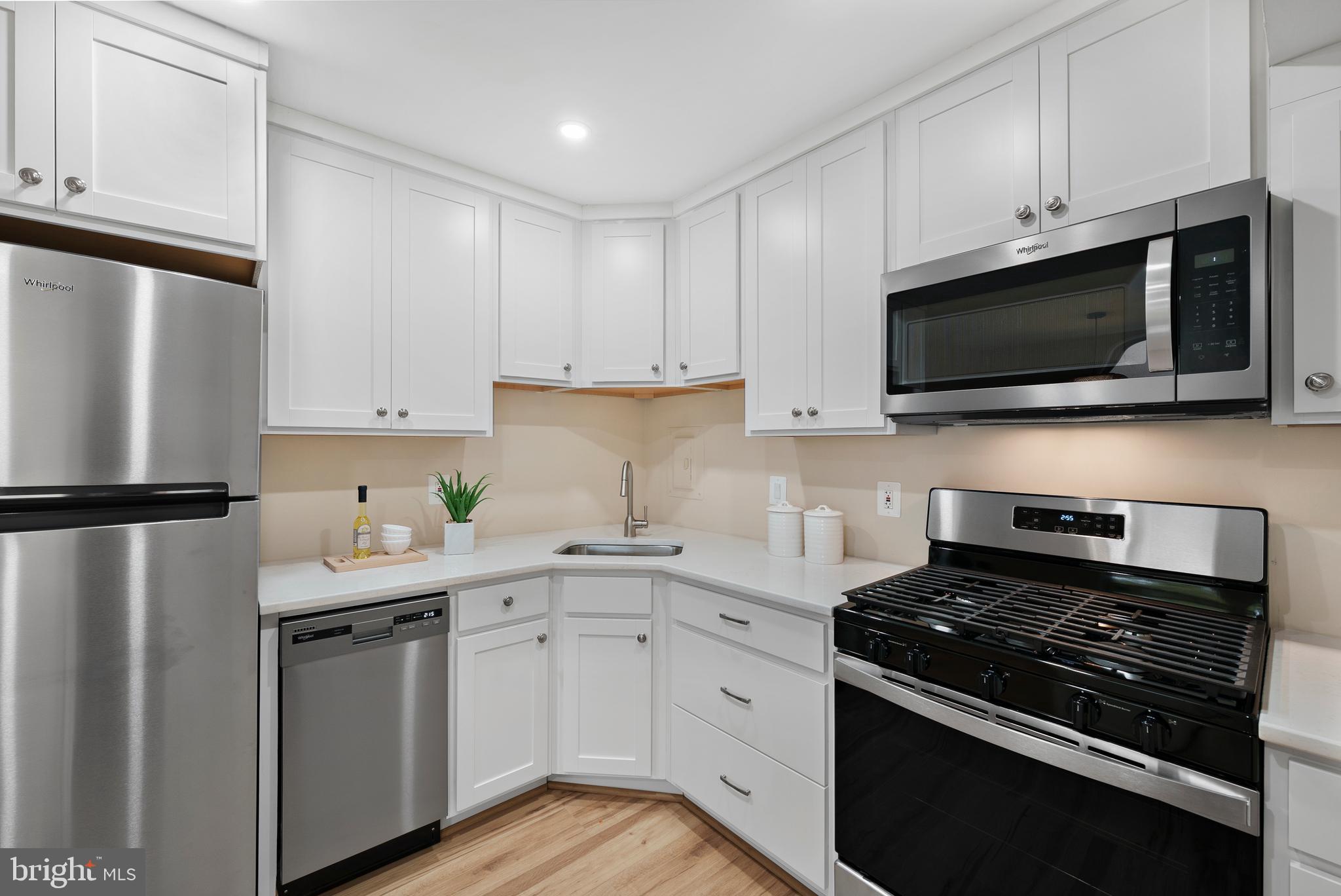 3 CANTERBURY SQUARE 402