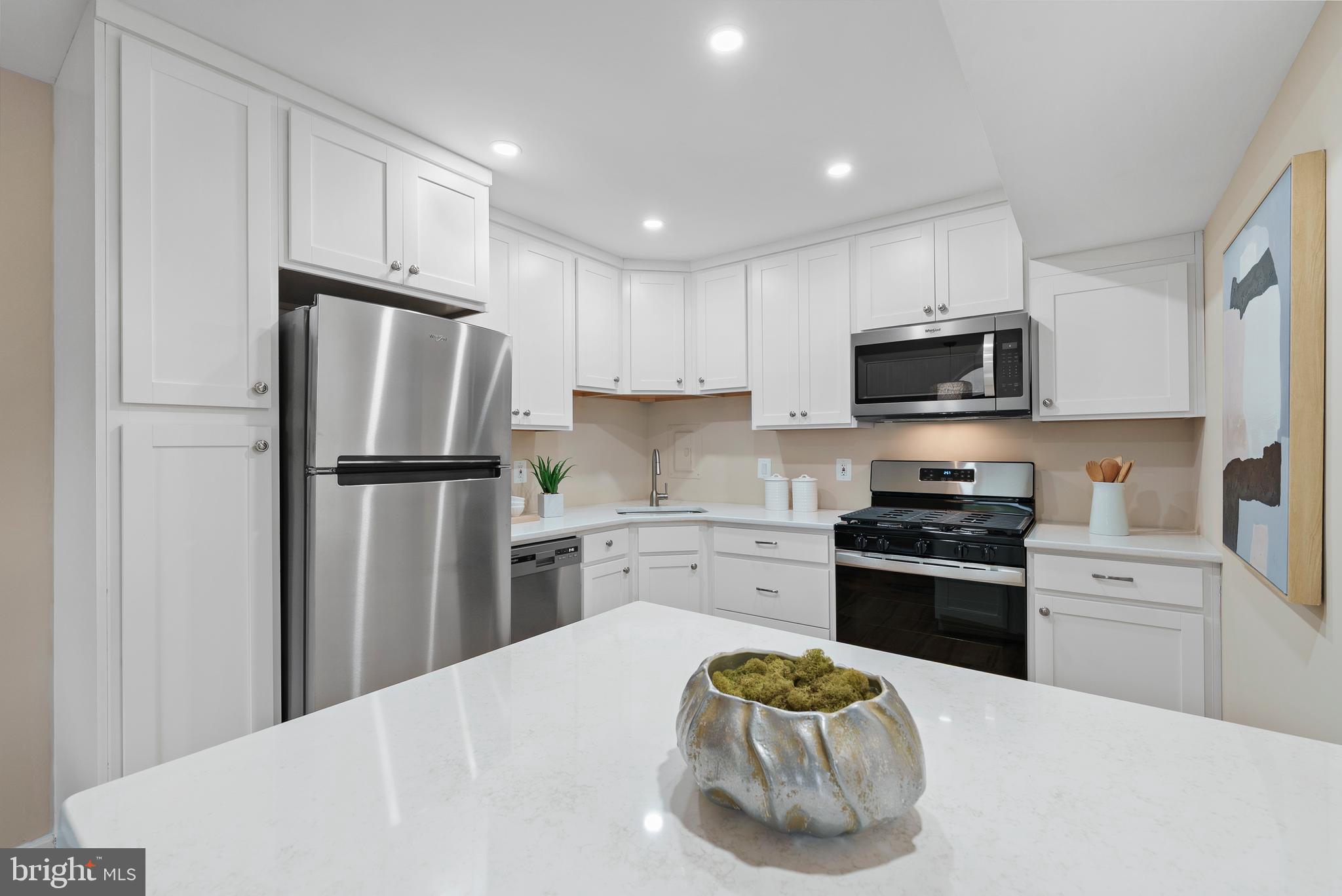 3 CANTERBURY SQUARE 402