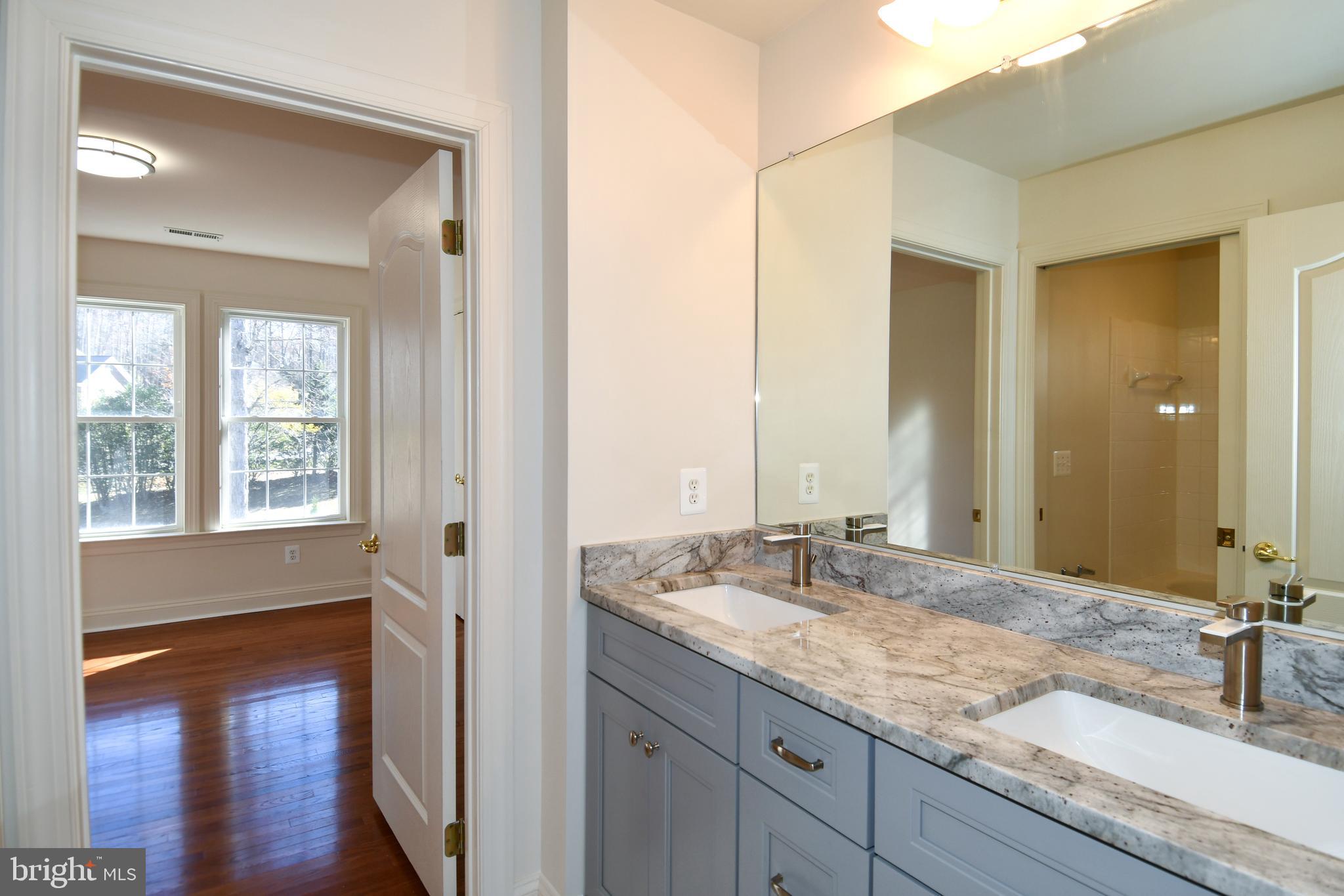 CLASSIC HOLLOW - Residential