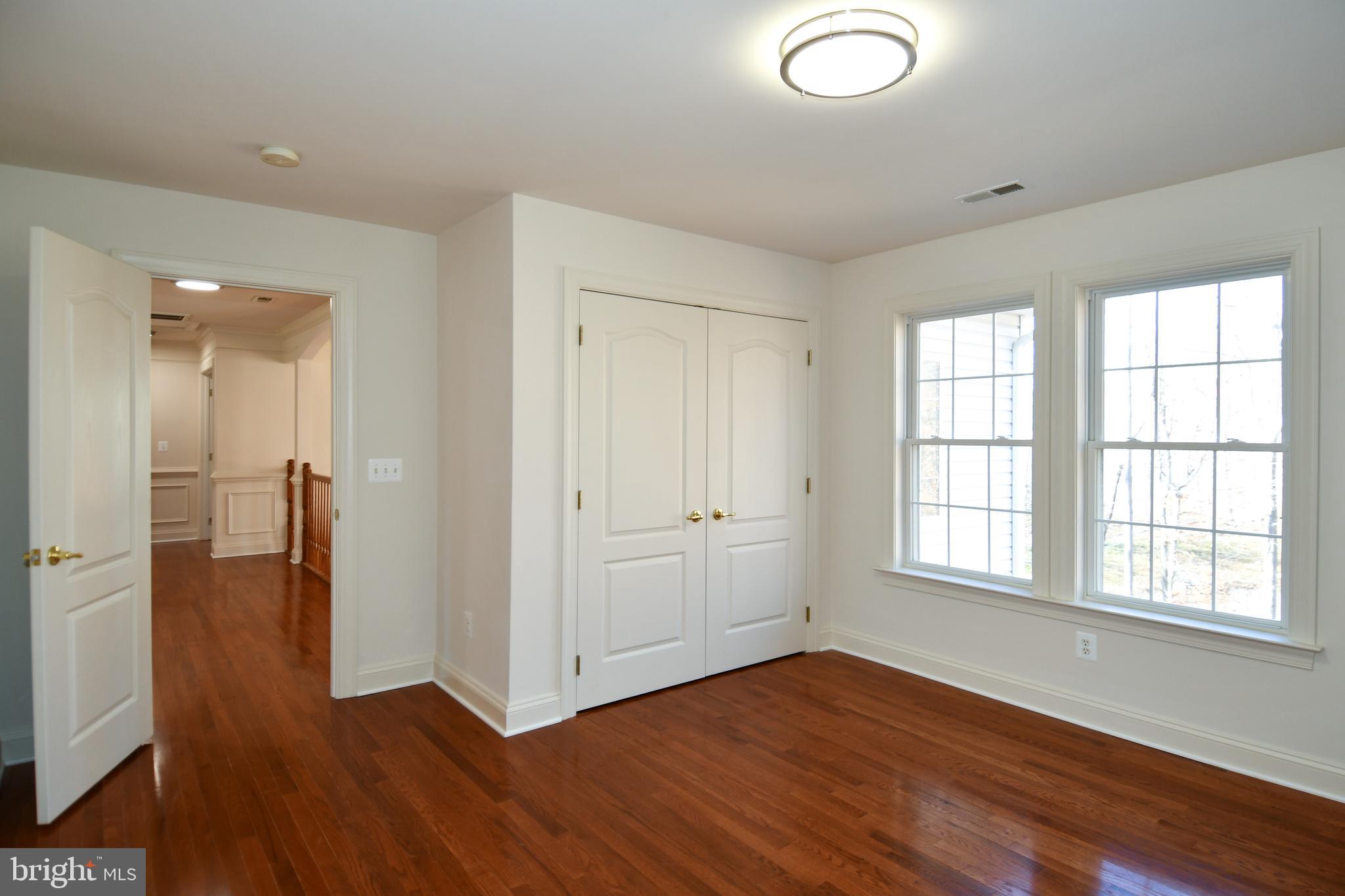 CLASSIC HOLLOW - Residential