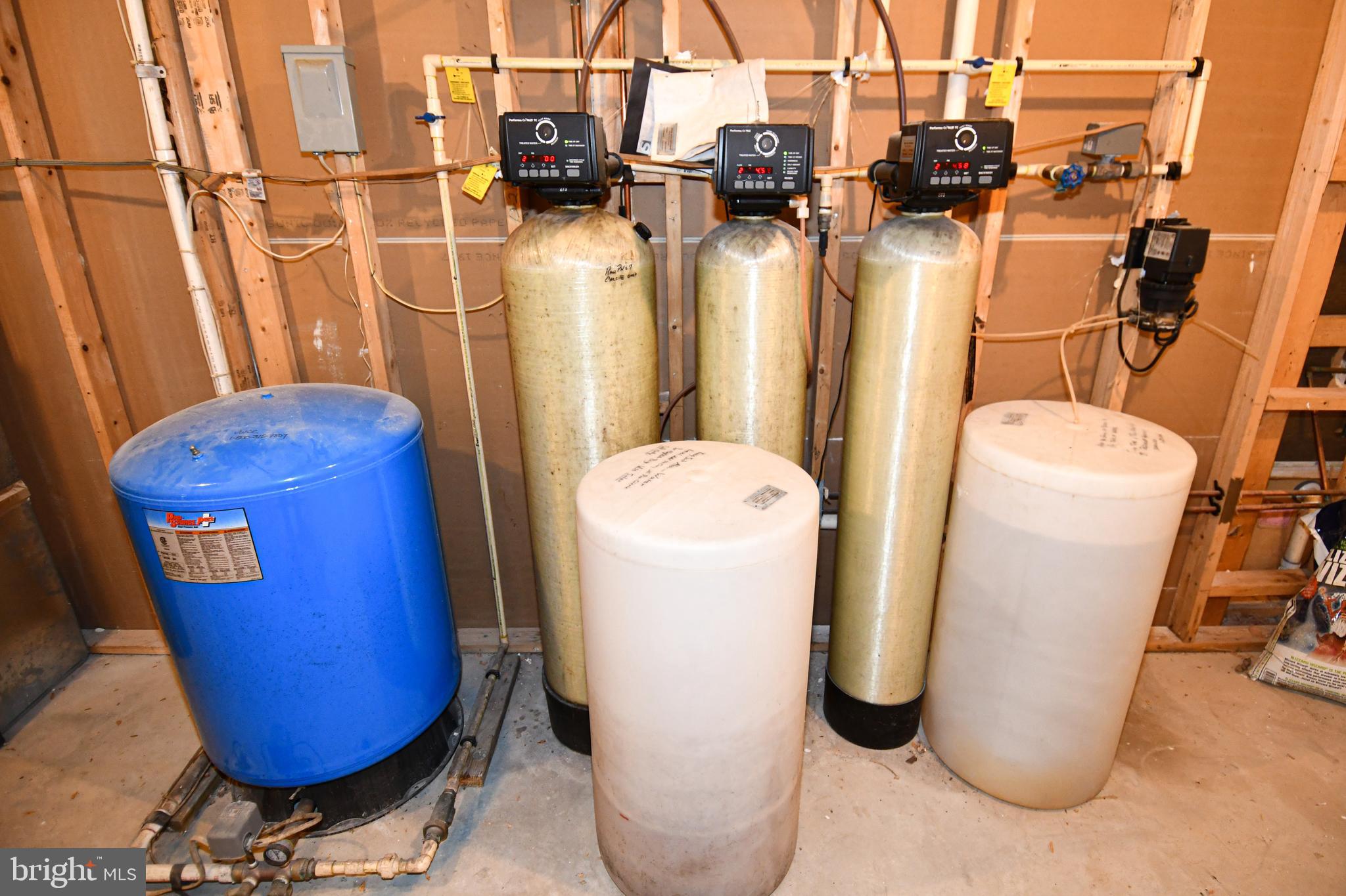 CLASSIC HOLLOW - Residential