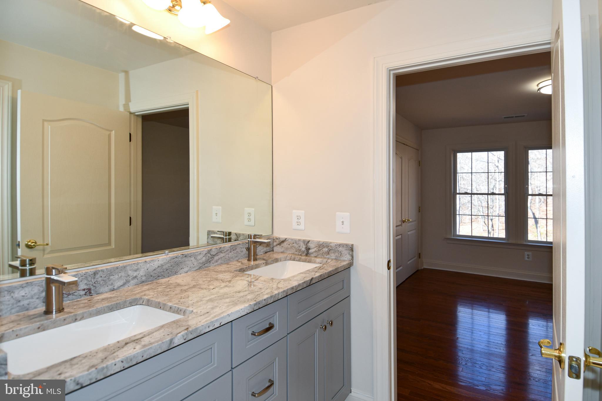 CLASSIC HOLLOW - Residential