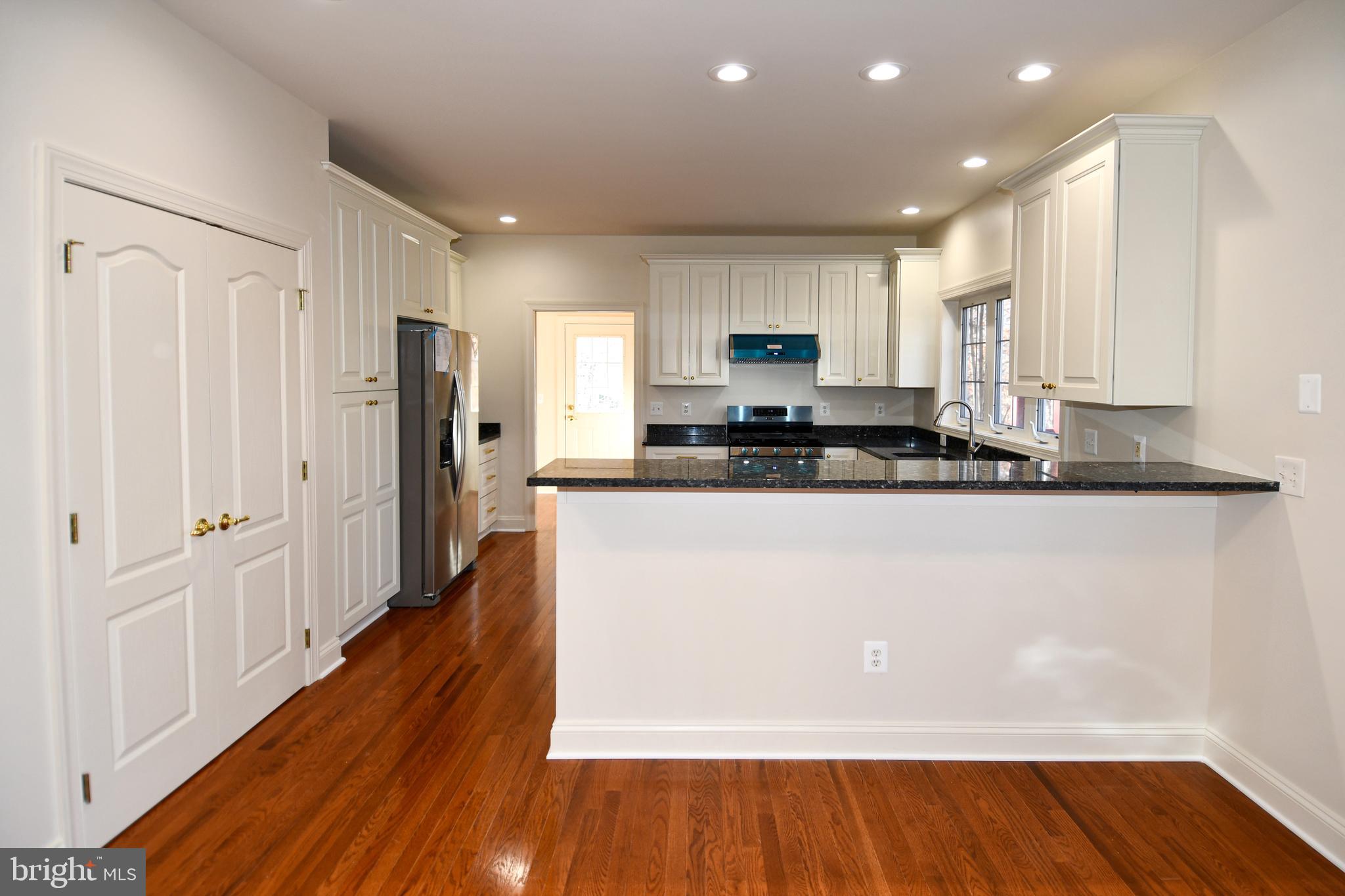 CLASSIC HOLLOW - Residential