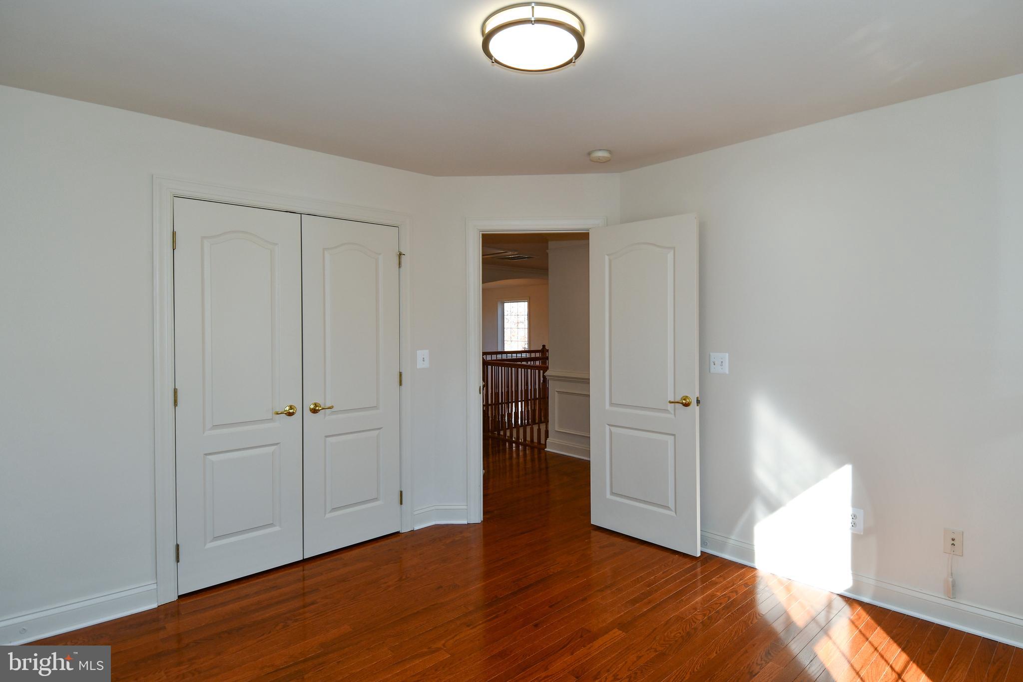 CLASSIC HOLLOW - Residential