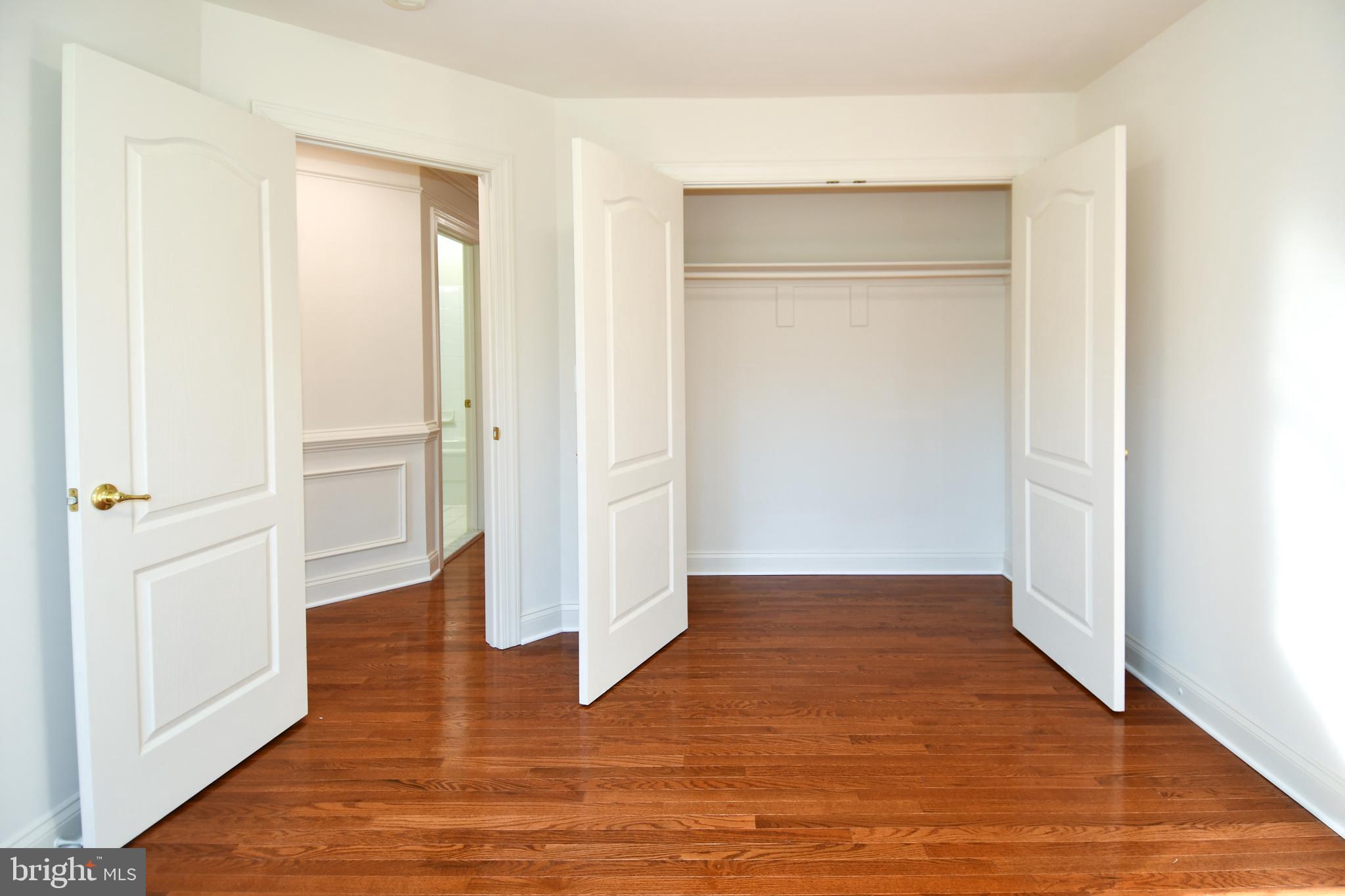 CLASSIC HOLLOW - Residential