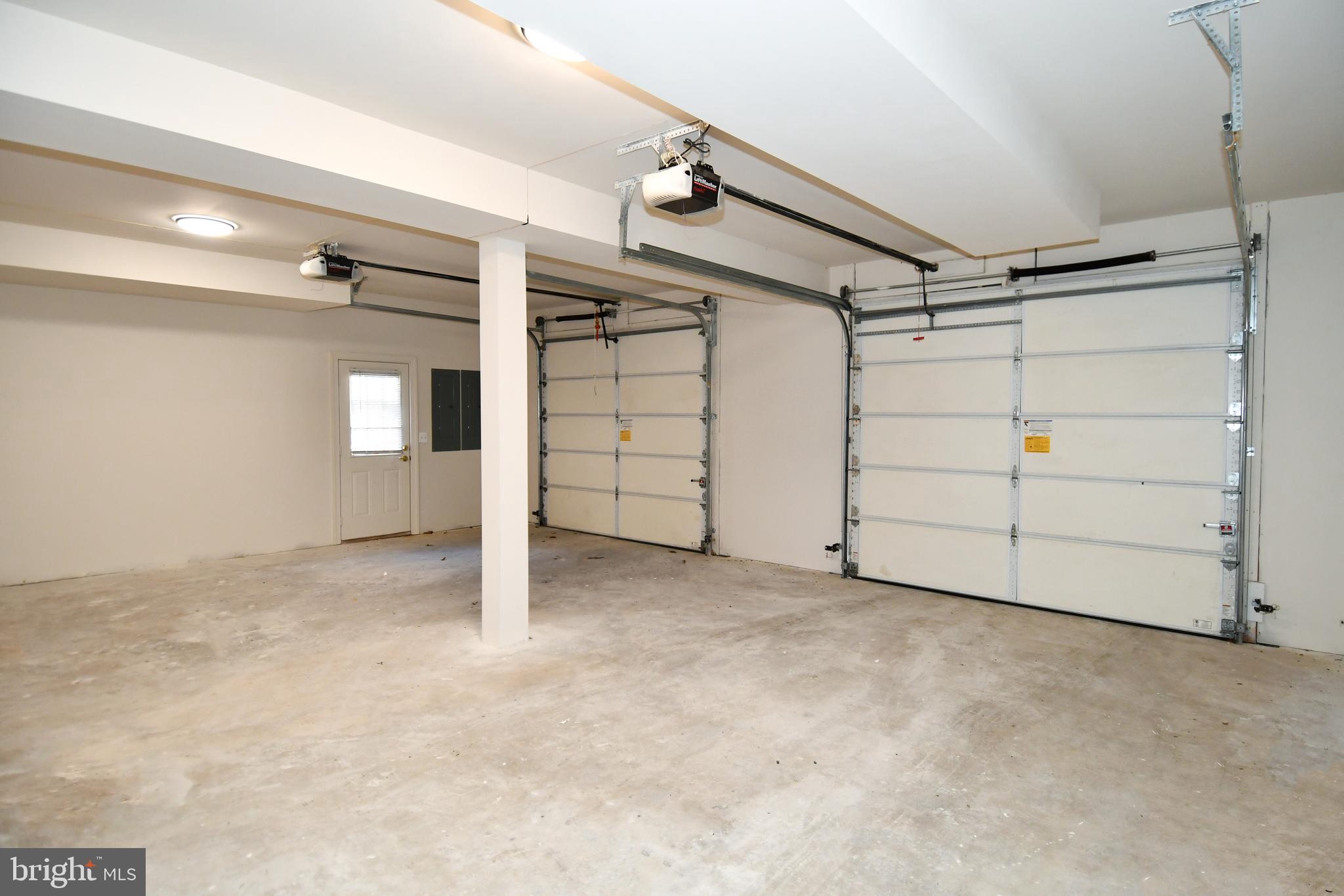 CLASSIC HOLLOW - Residential