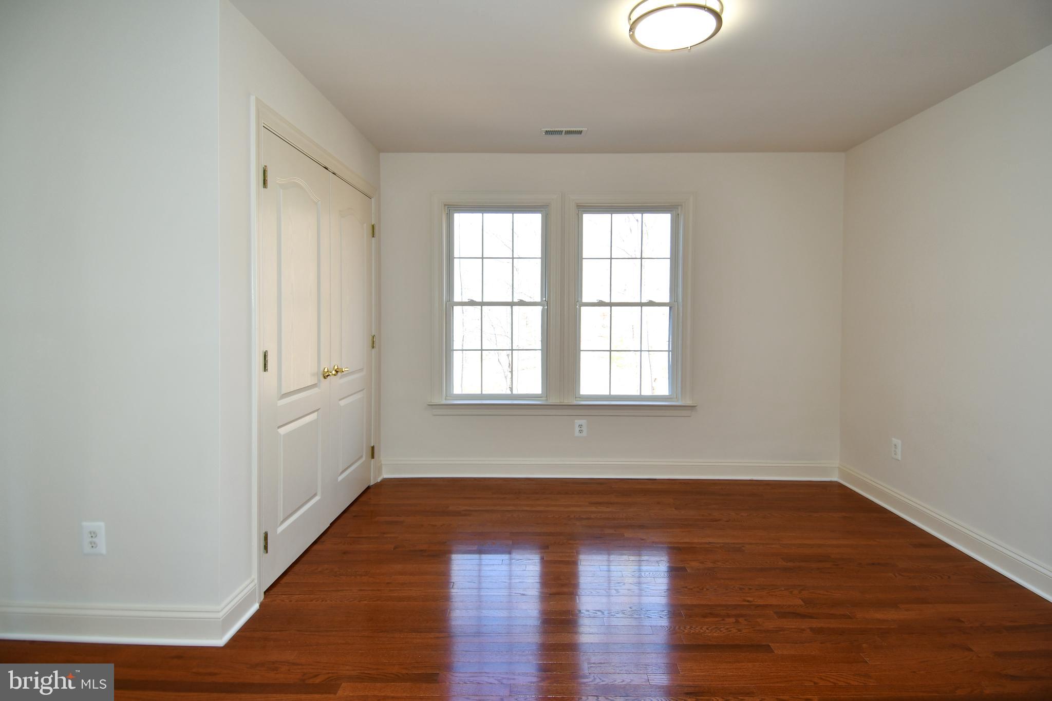 CLASSIC HOLLOW - Residential