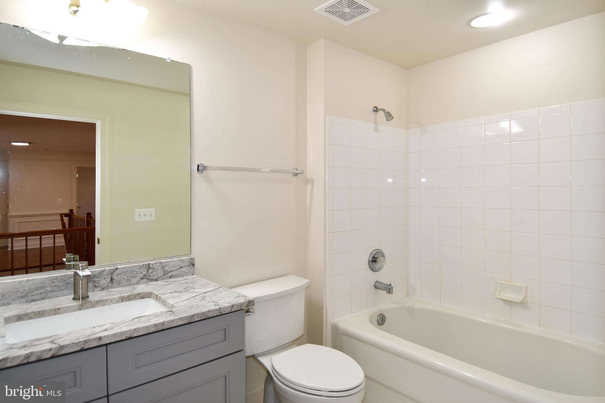 CLASSIC HOLLOW - Residential