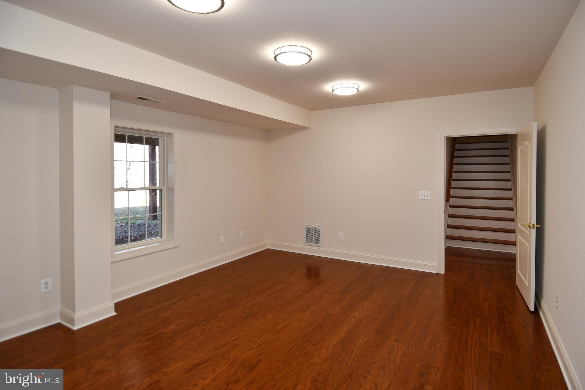 CLASSIC HOLLOW - Residential