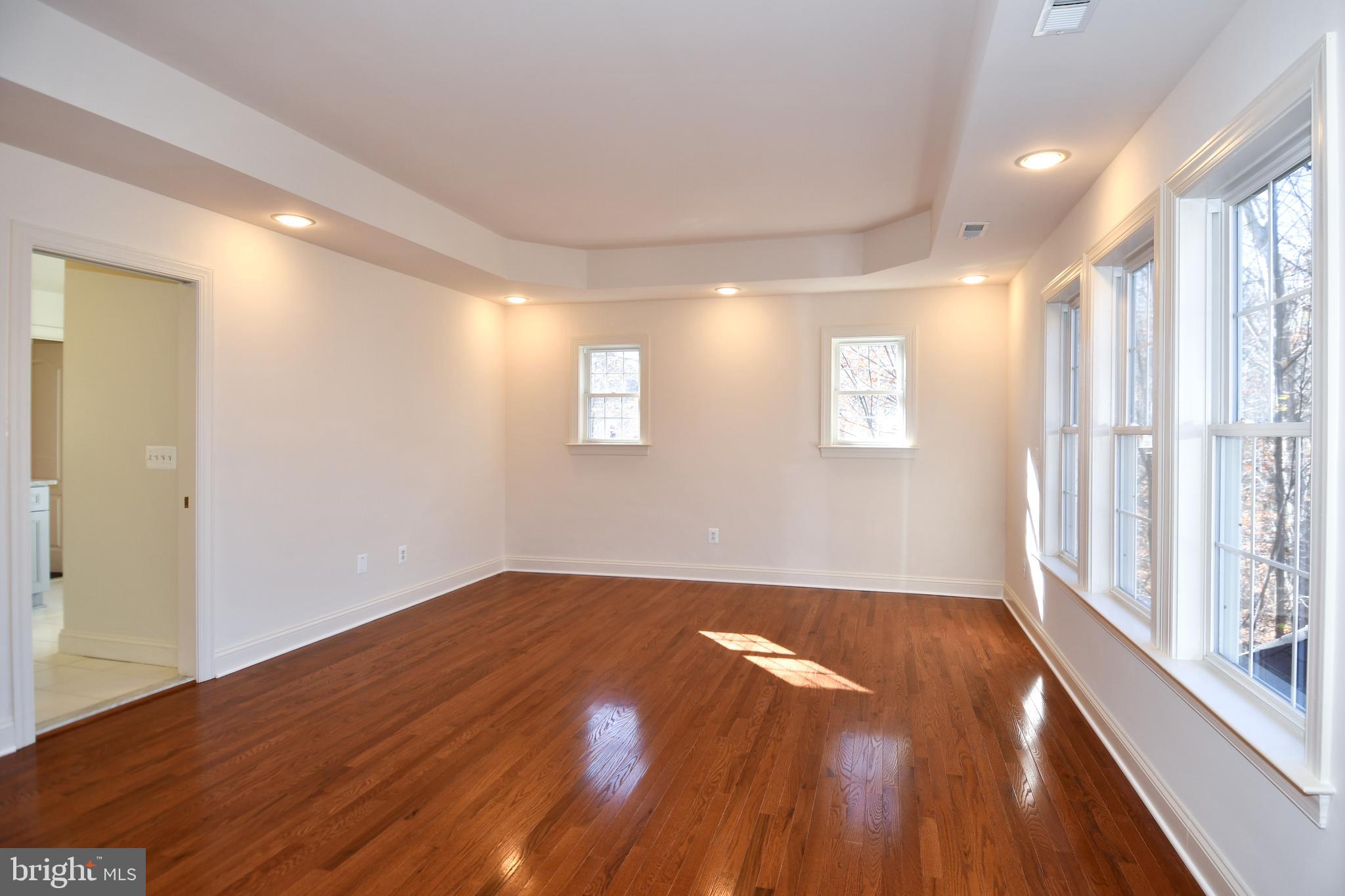 CLASSIC HOLLOW - Residential