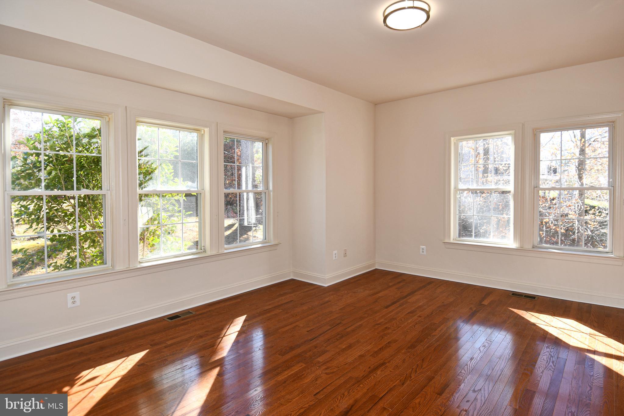 CLASSIC HOLLOW - Residential