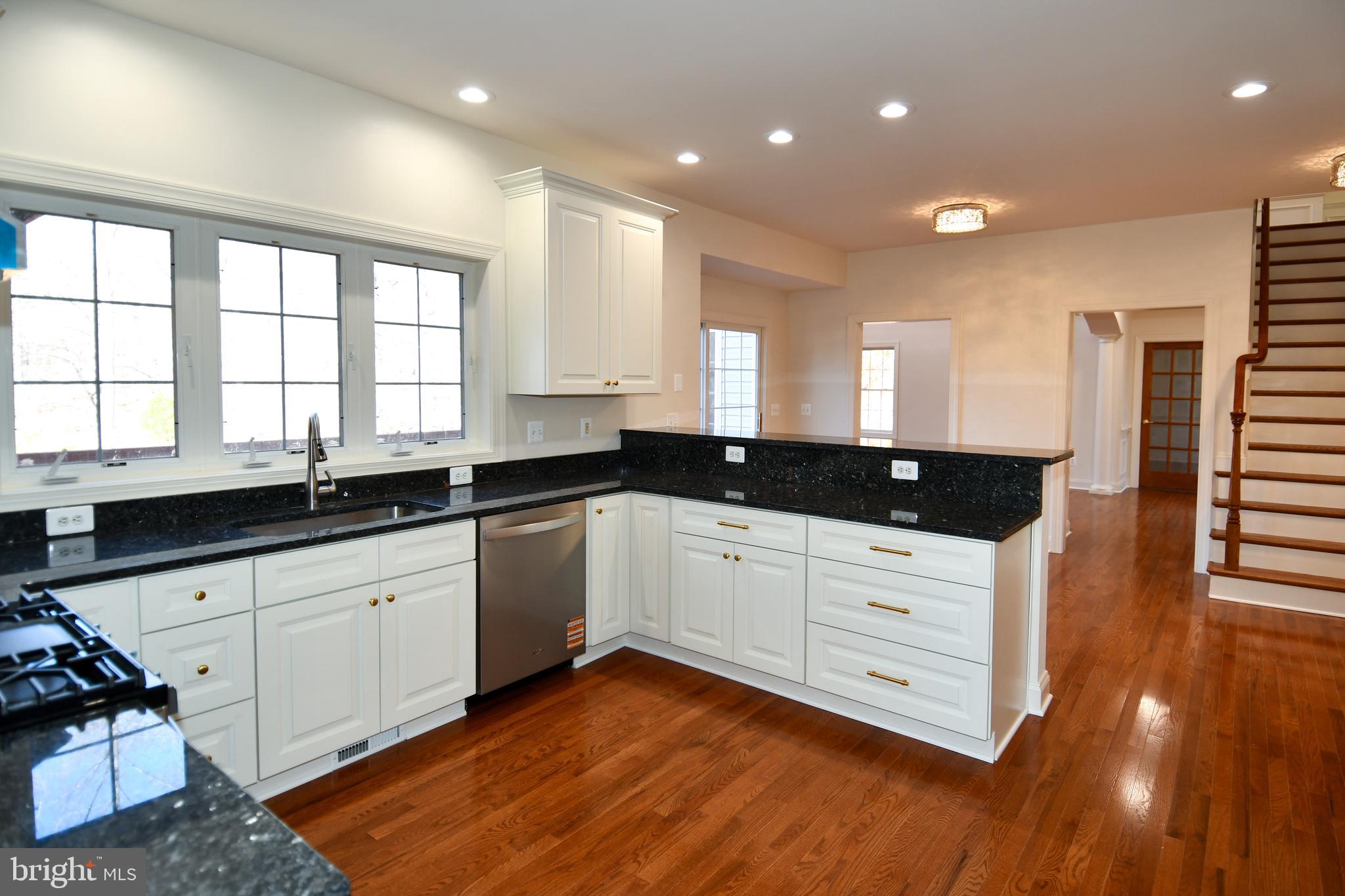 CLASSIC HOLLOW - Residential