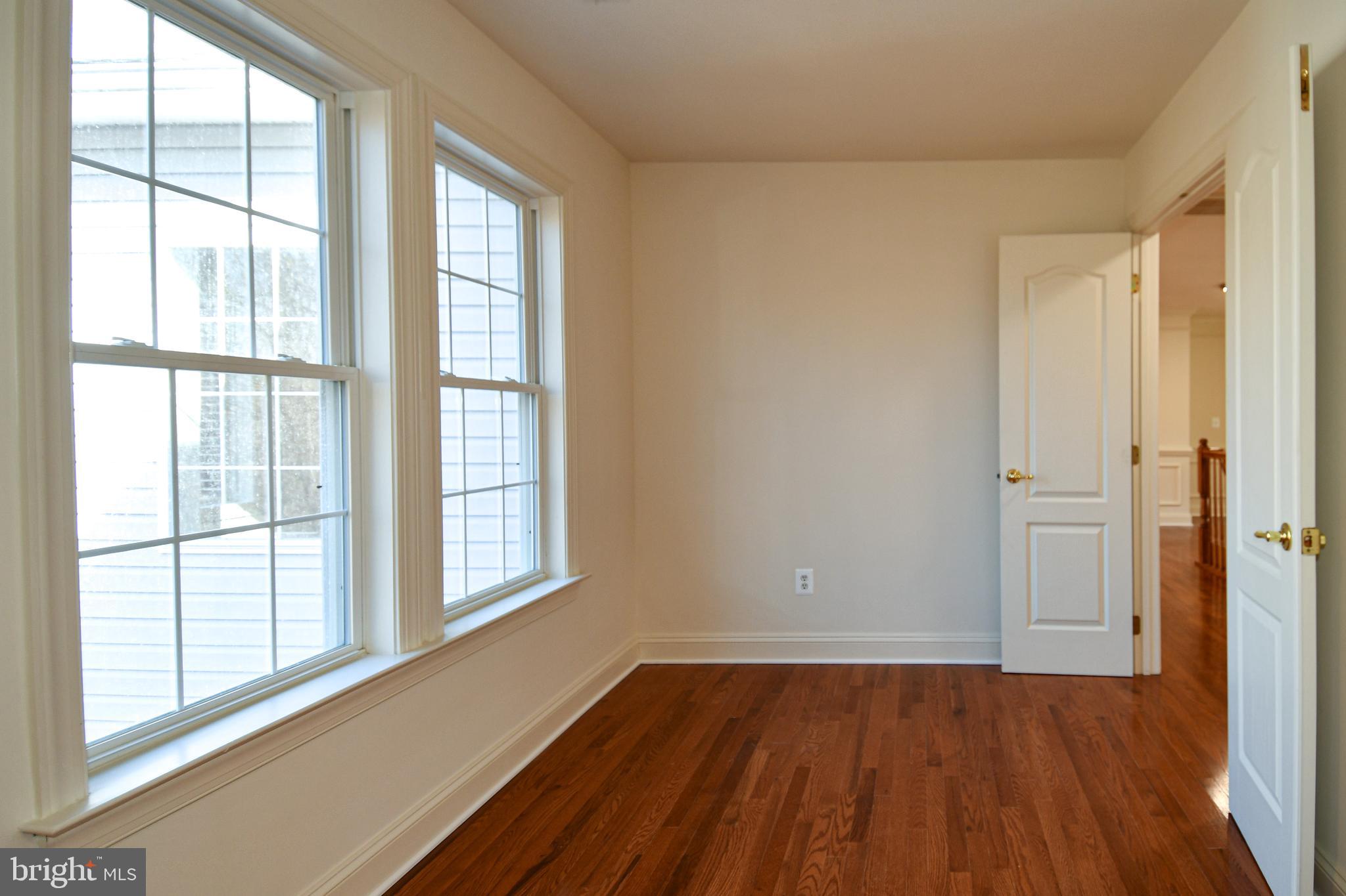 CLASSIC HOLLOW - Residential