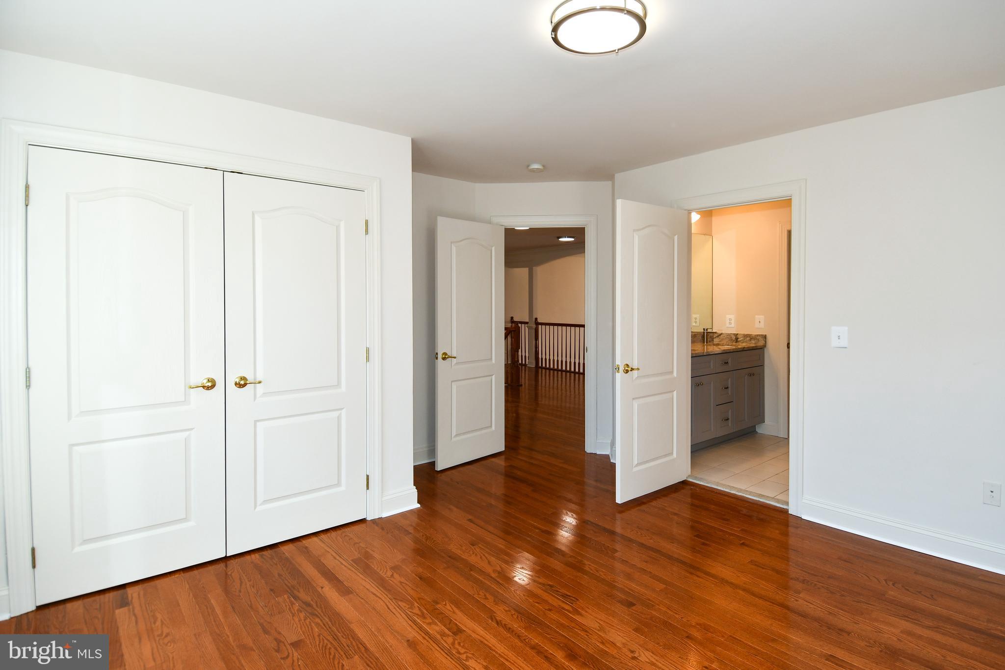 CLASSIC HOLLOW - Residential