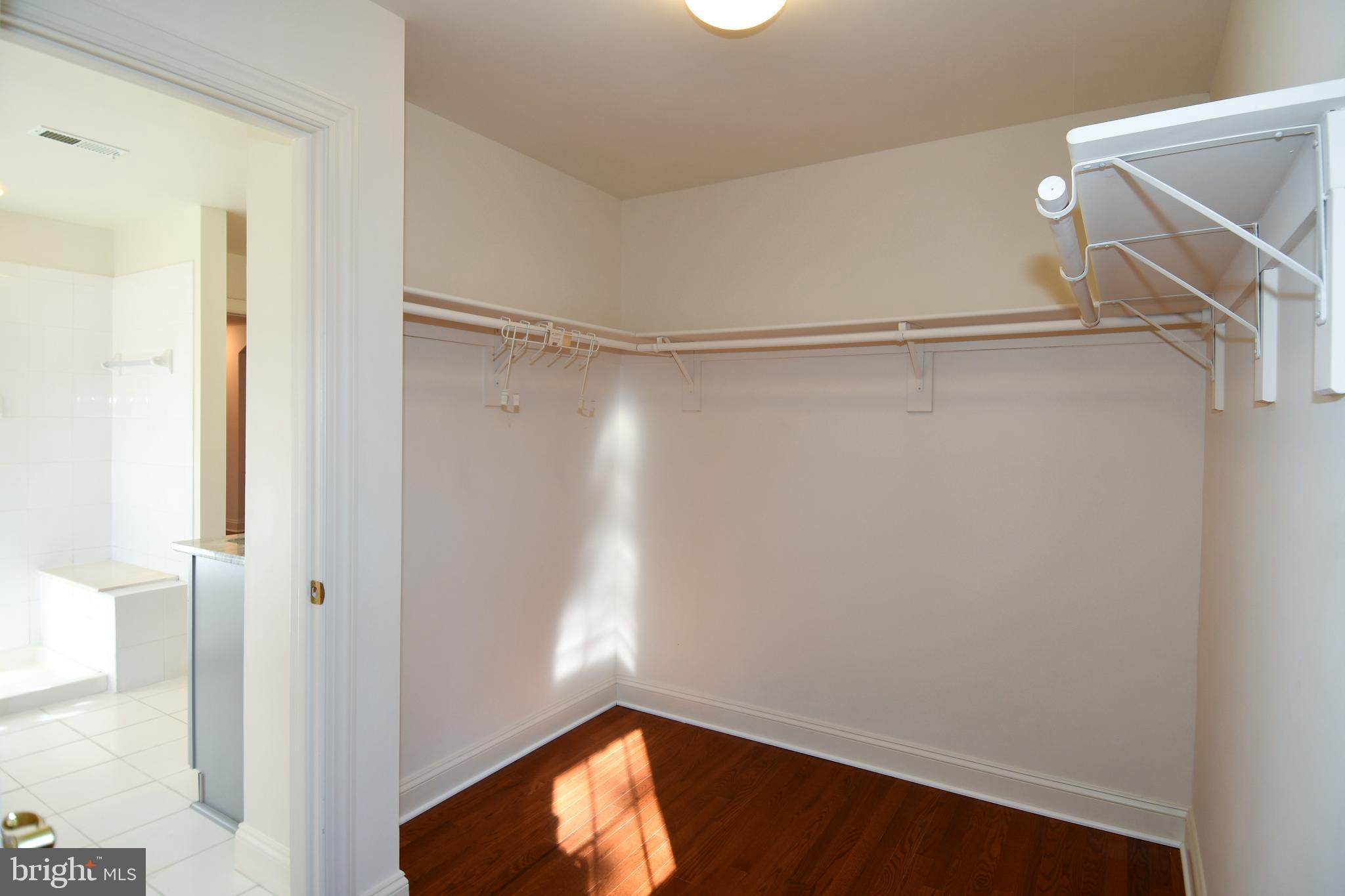 CLASSIC HOLLOW - Residential