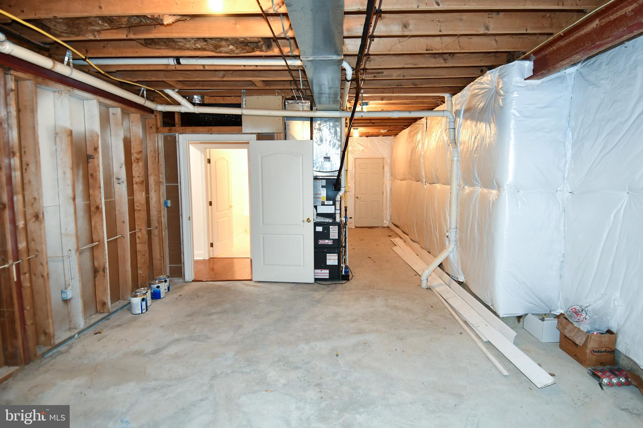 CLASSIC HOLLOW - Residential