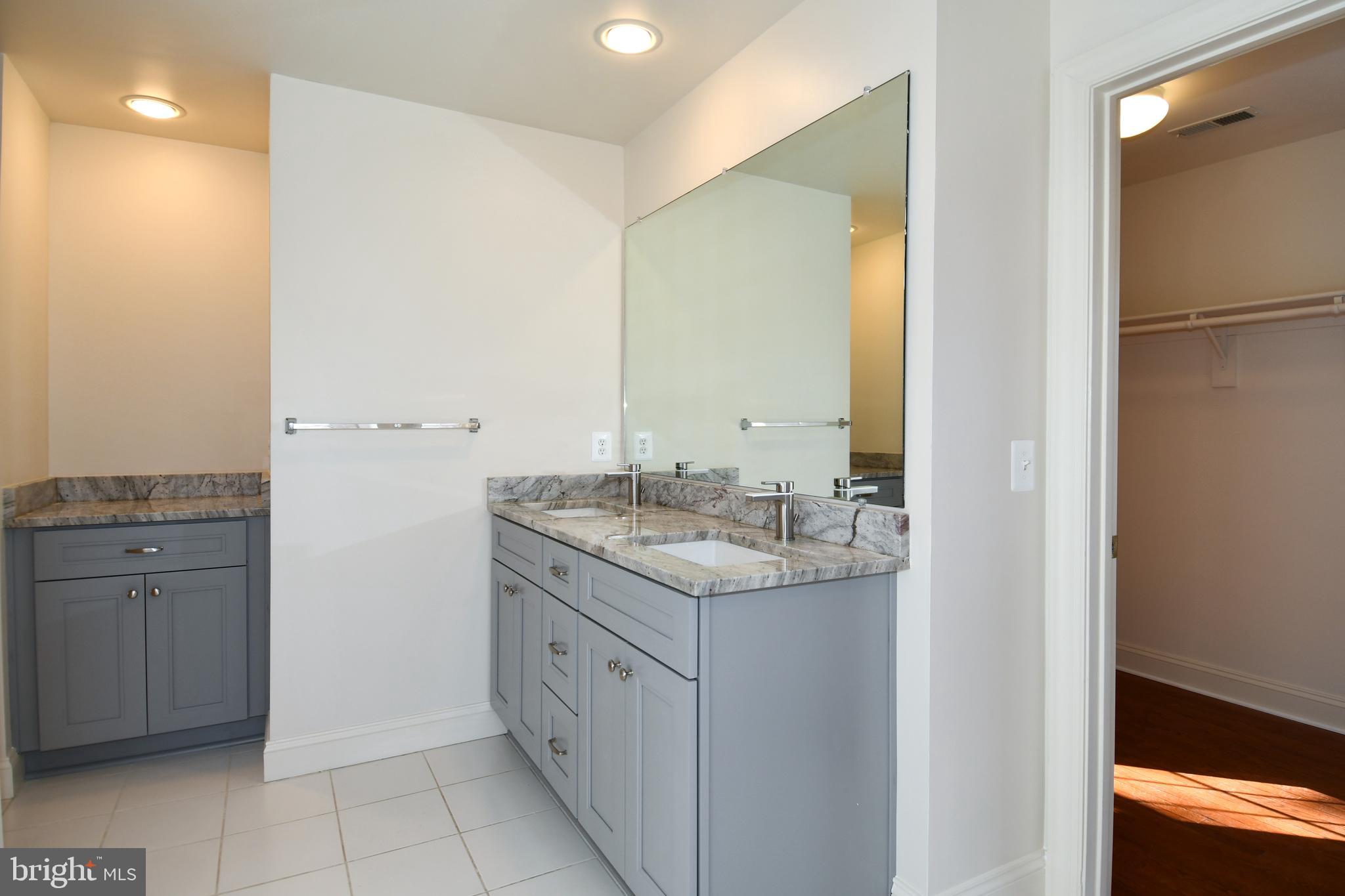 CLASSIC HOLLOW - Residential