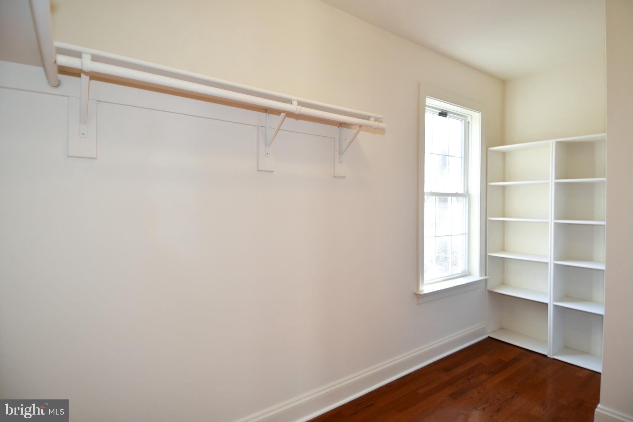 CLASSIC HOLLOW - Residential