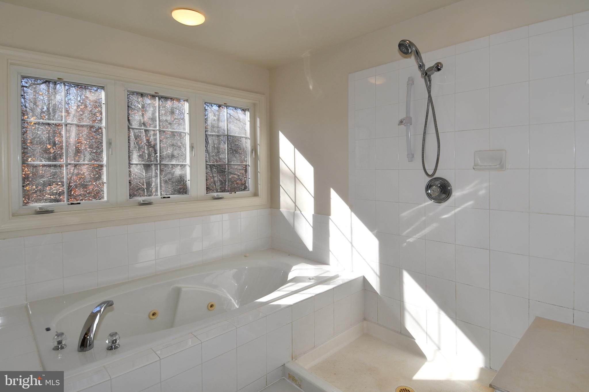 CLASSIC HOLLOW - Residential