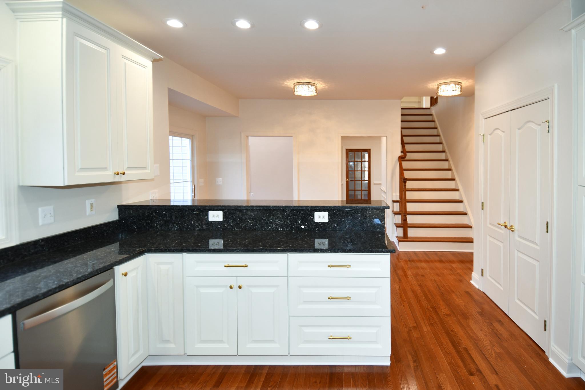 CLASSIC HOLLOW - Residential