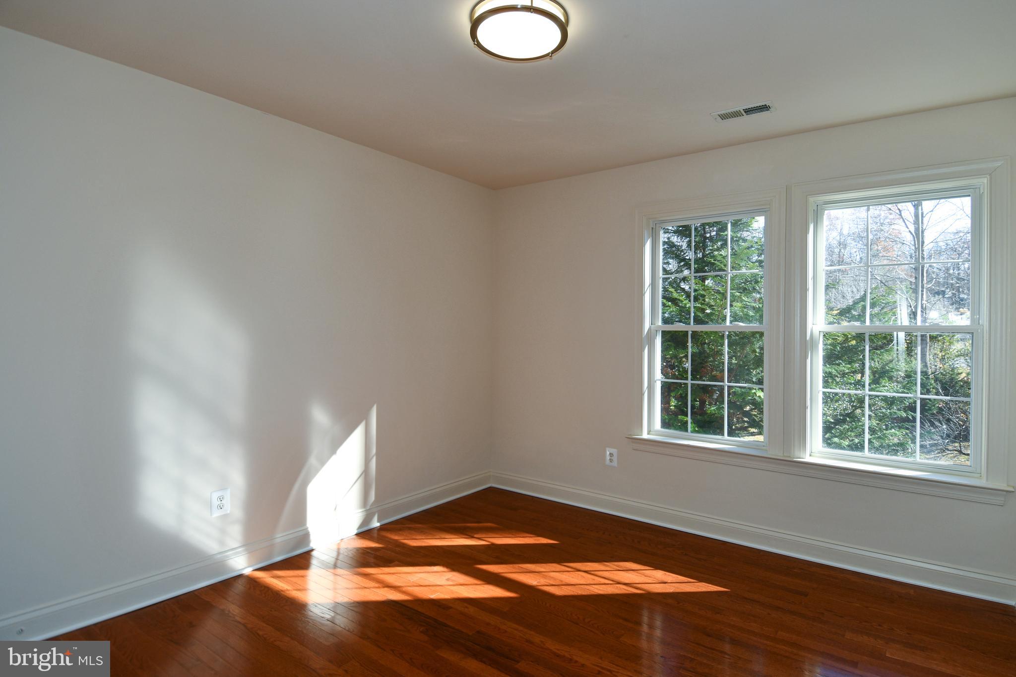 CLASSIC HOLLOW - Residential