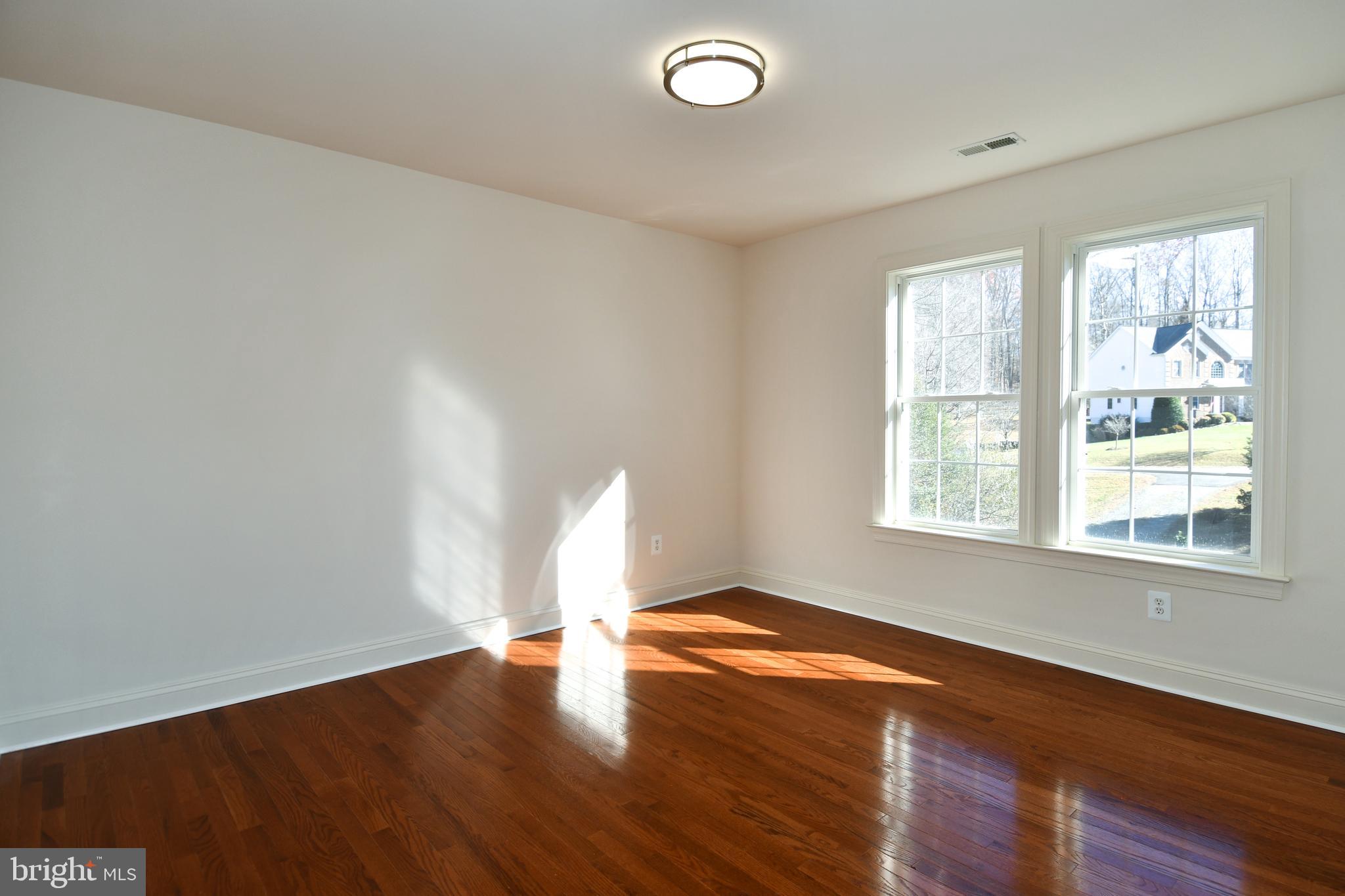 CLASSIC HOLLOW - Residential