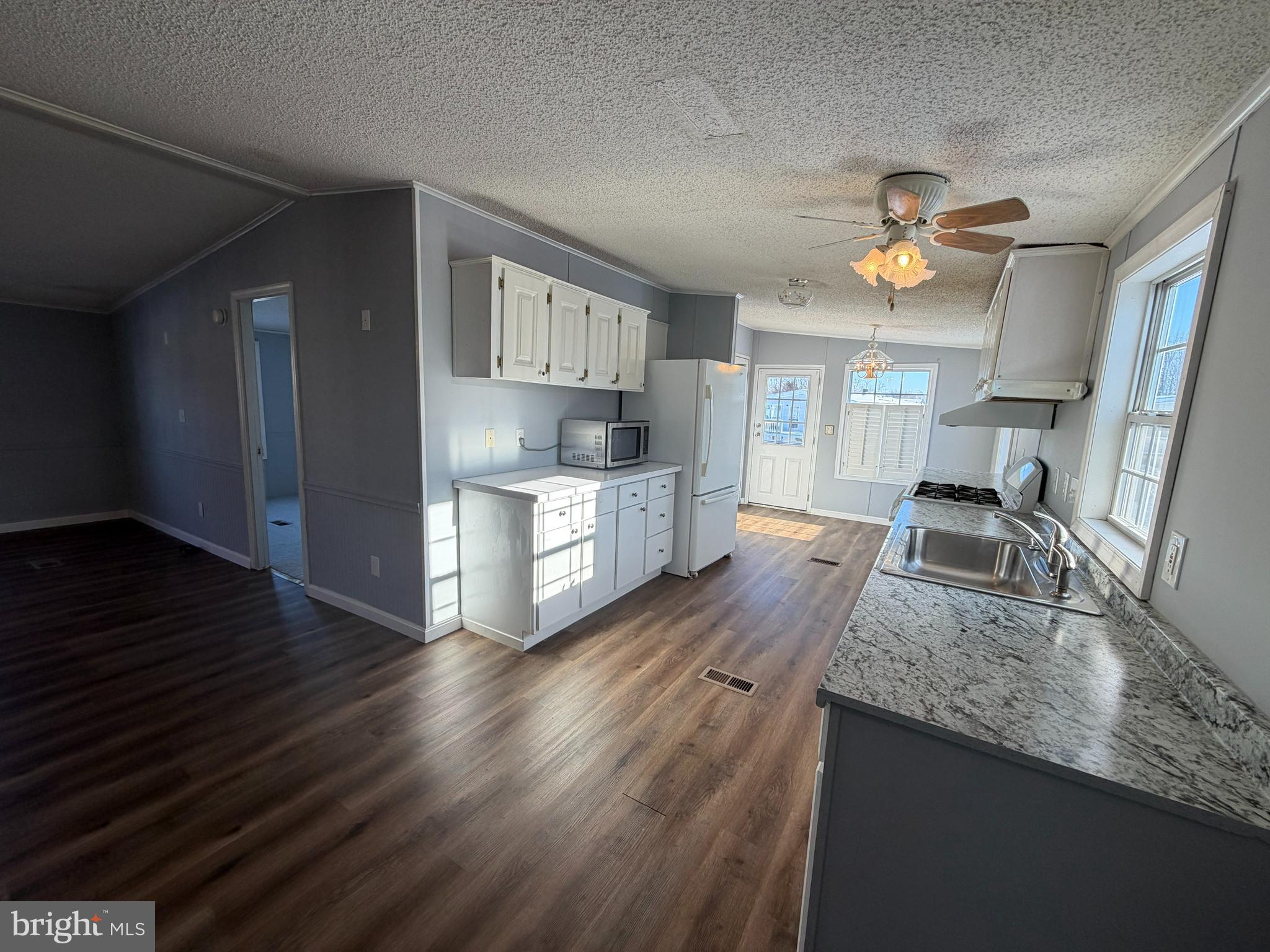 REGENCY LAKES - Residential