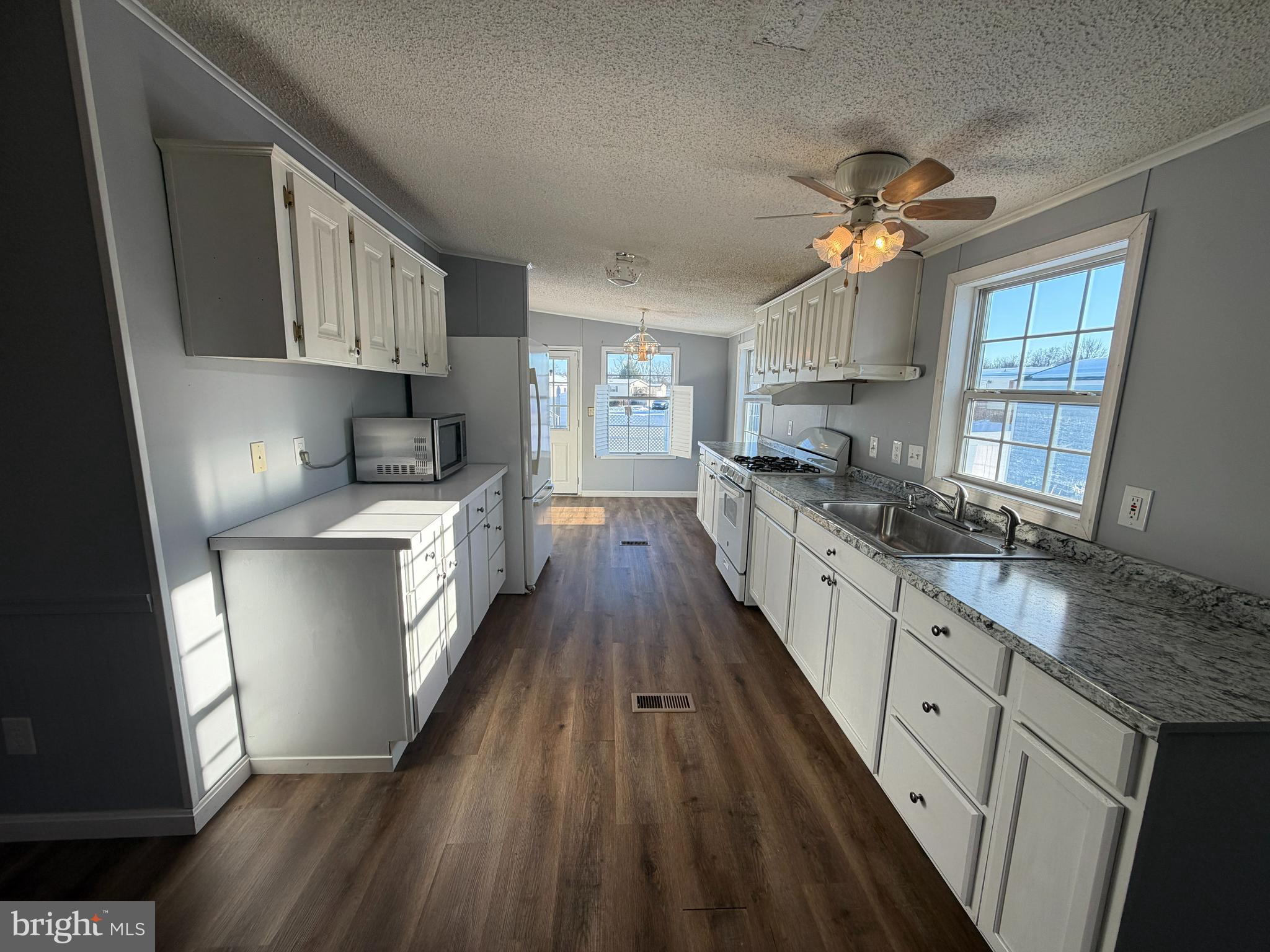 REGENCY LAKES - Residential