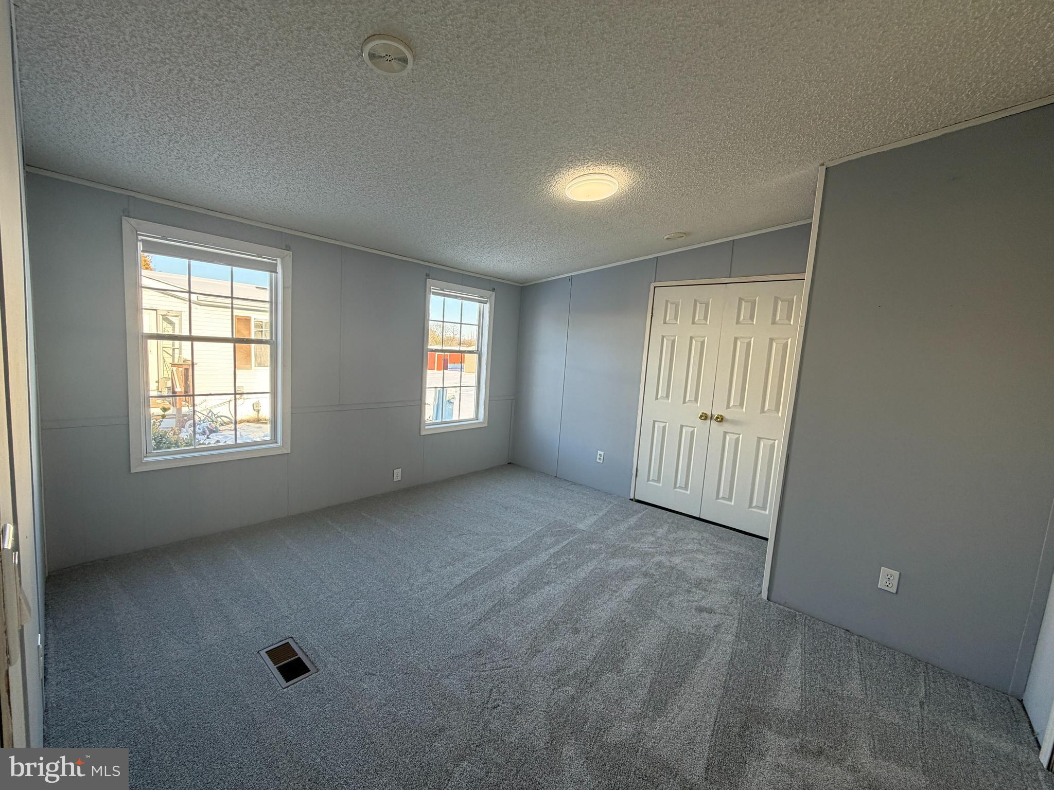 REGENCY LAKES - Residential