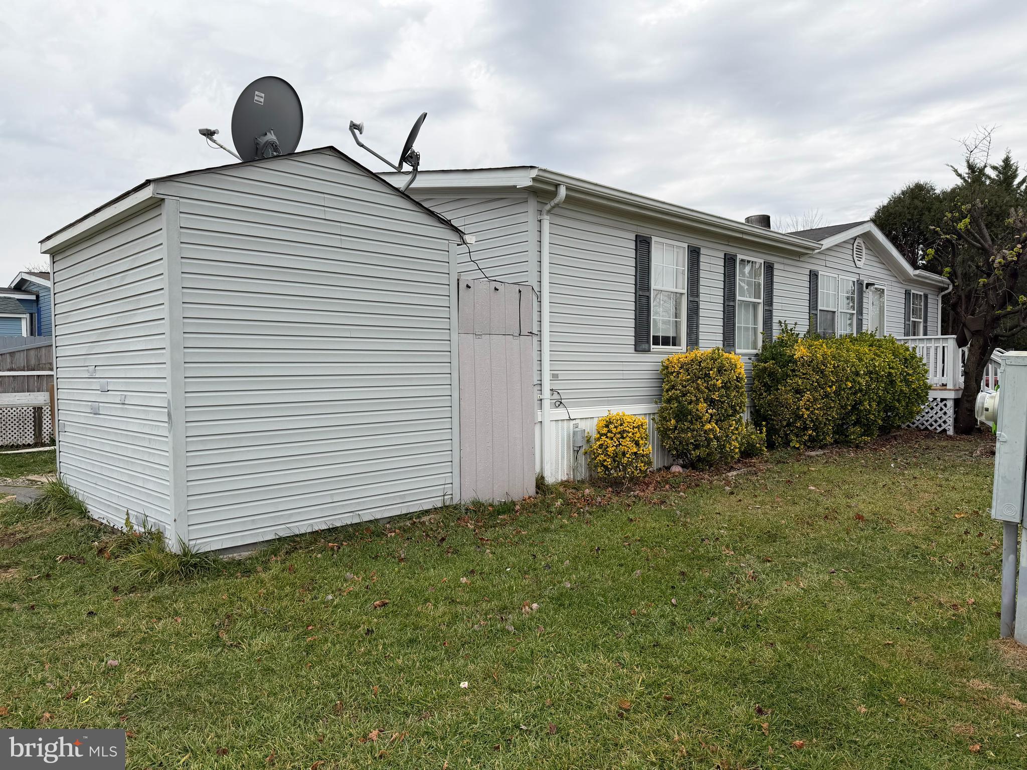 REGENCY LAKES - Residential