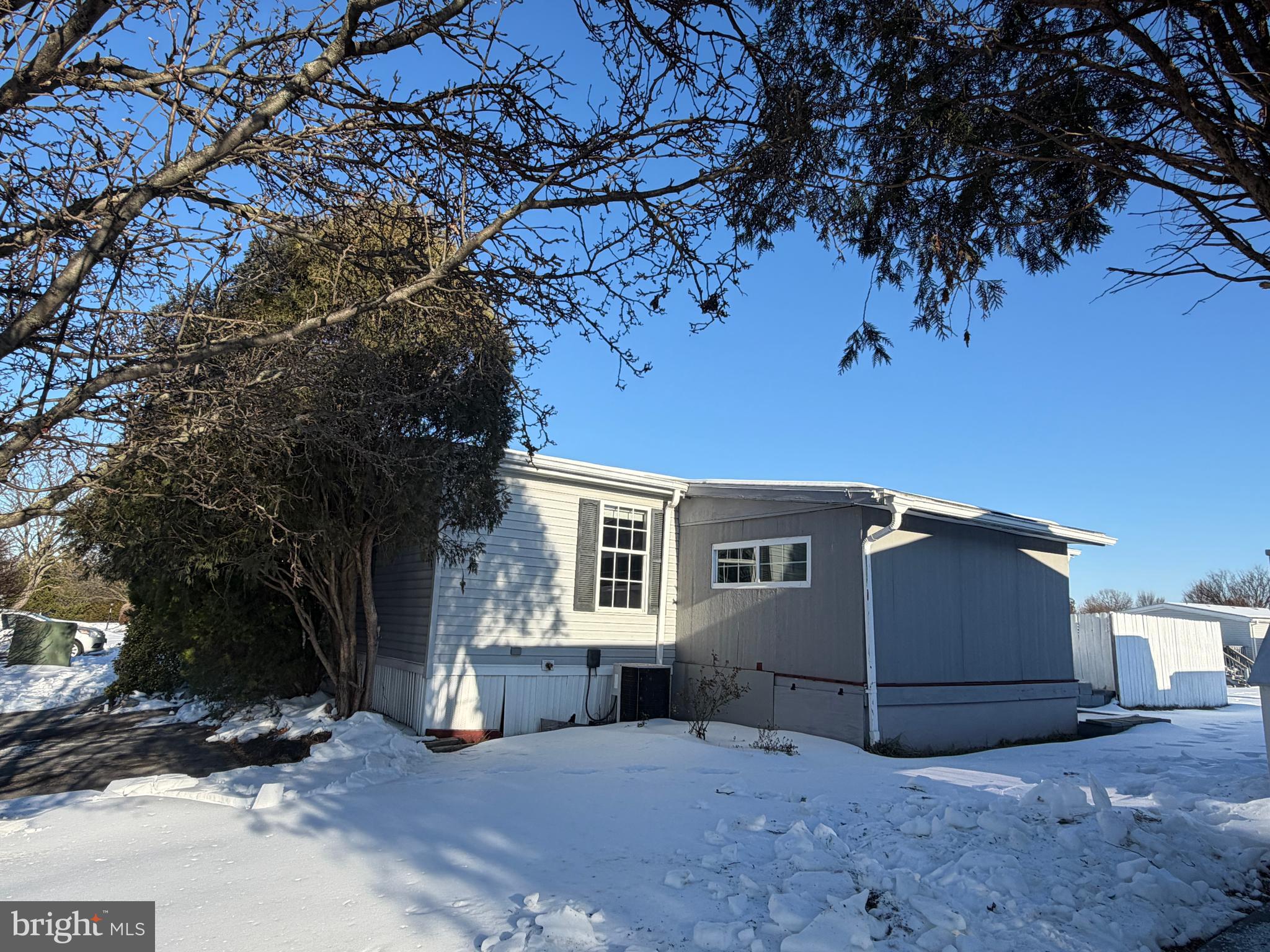 REGENCY LAKES - Residential