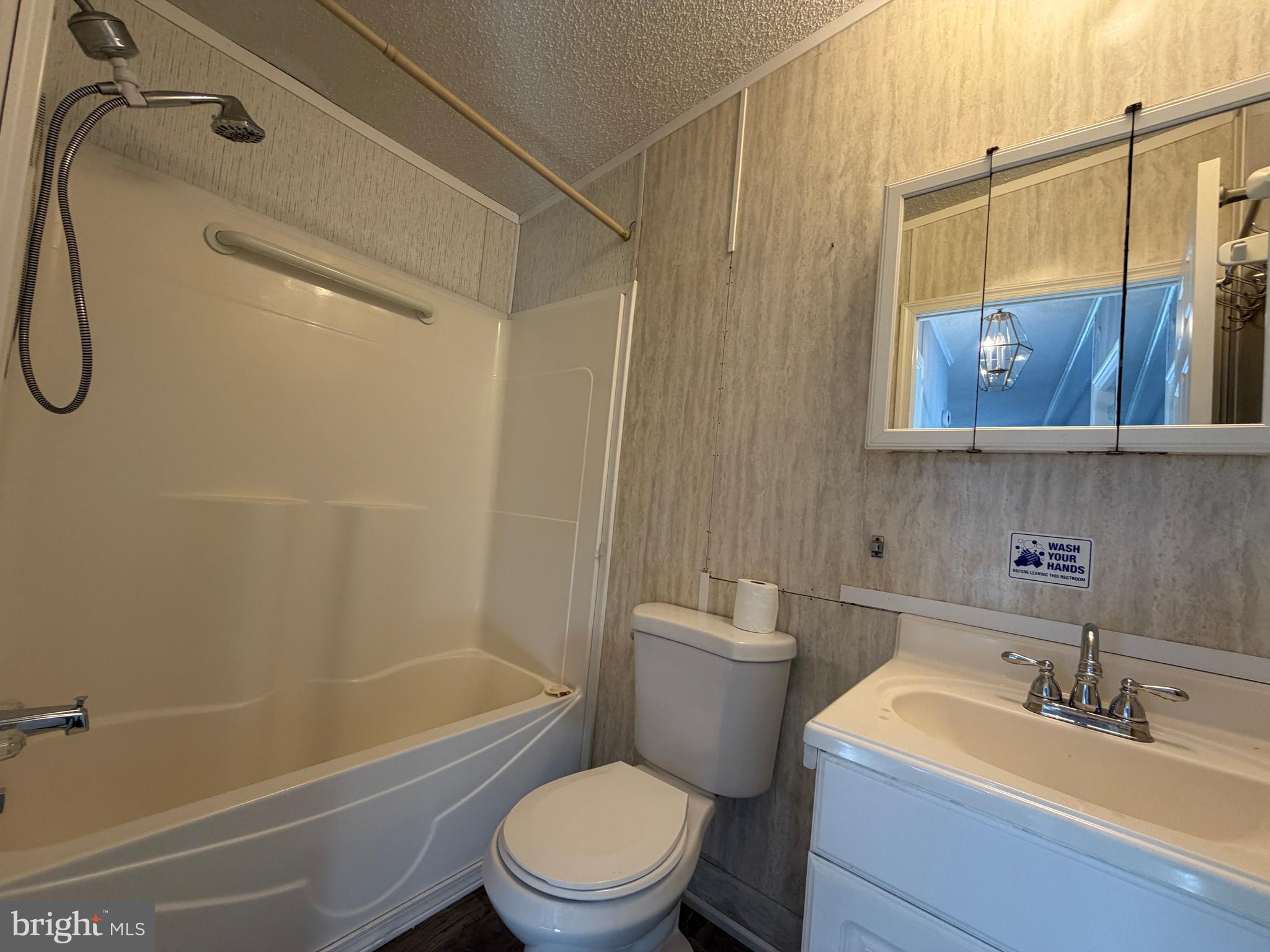 REGENCY LAKES - Residential