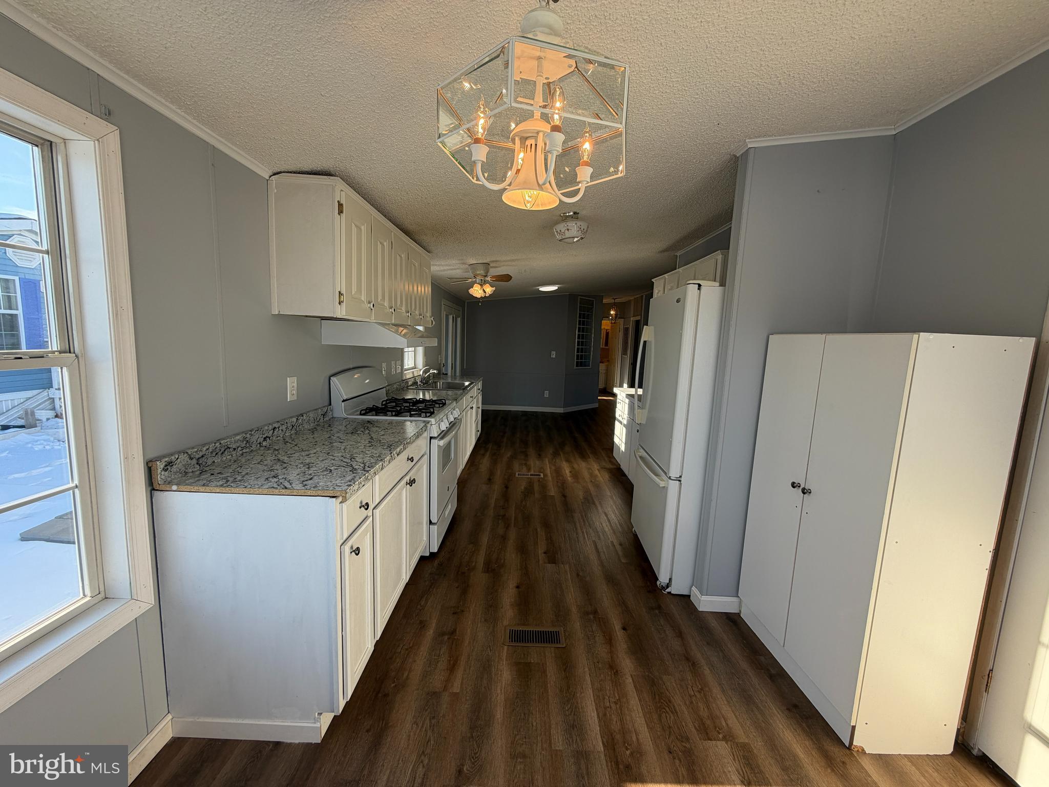 REGENCY LAKES - Residential