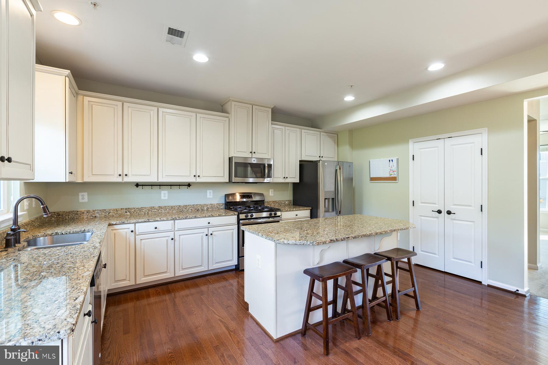 548 FOX RIVER HILLS WAY