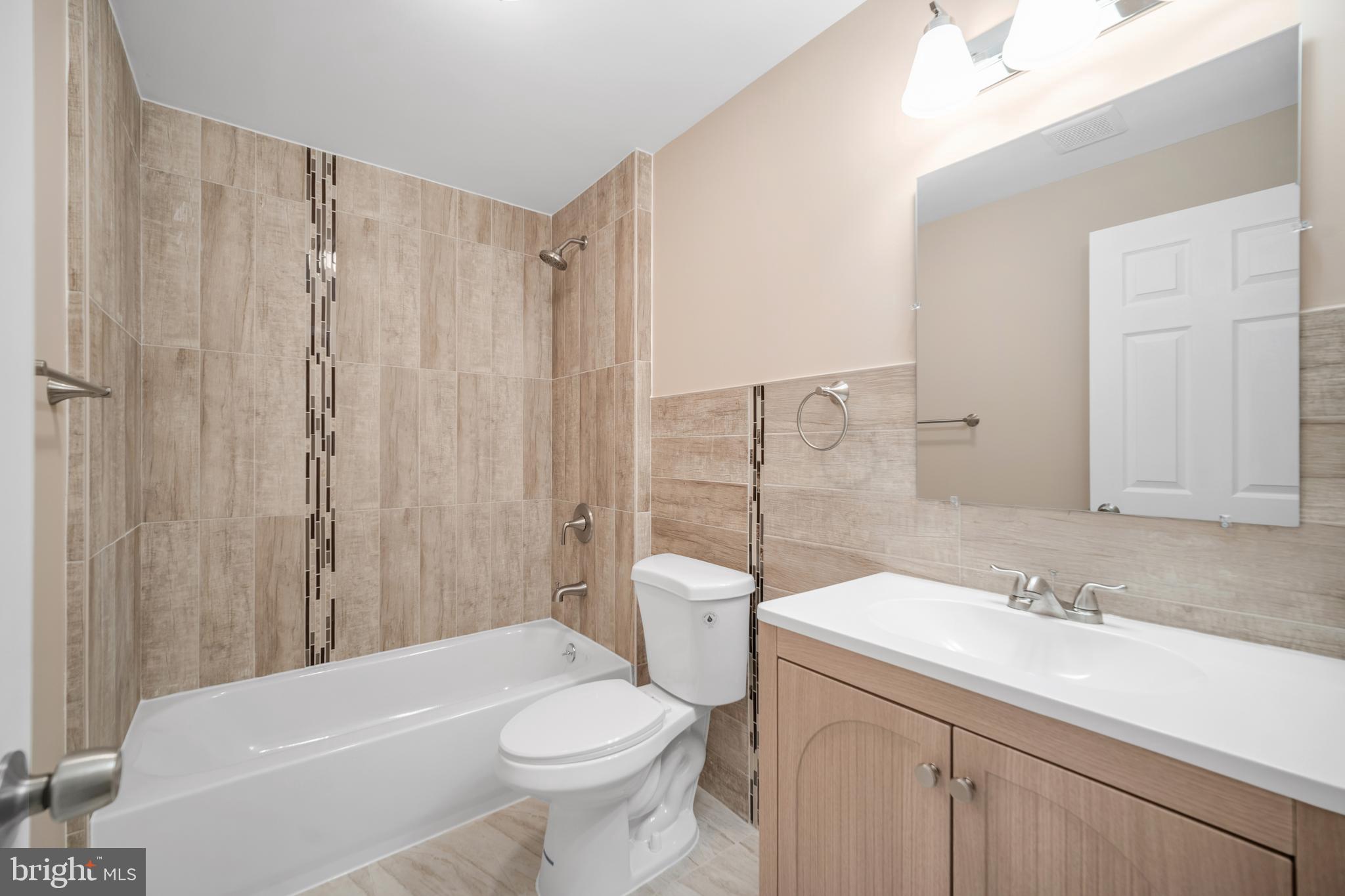 EAST OAK LANE - Residential