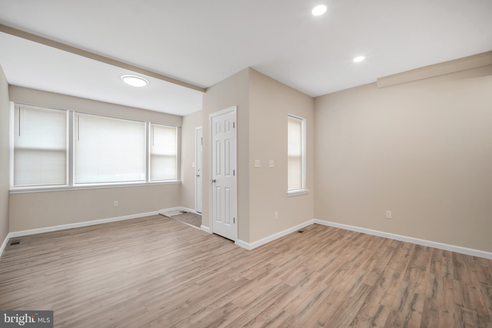 EAST OAK LANE - Residential